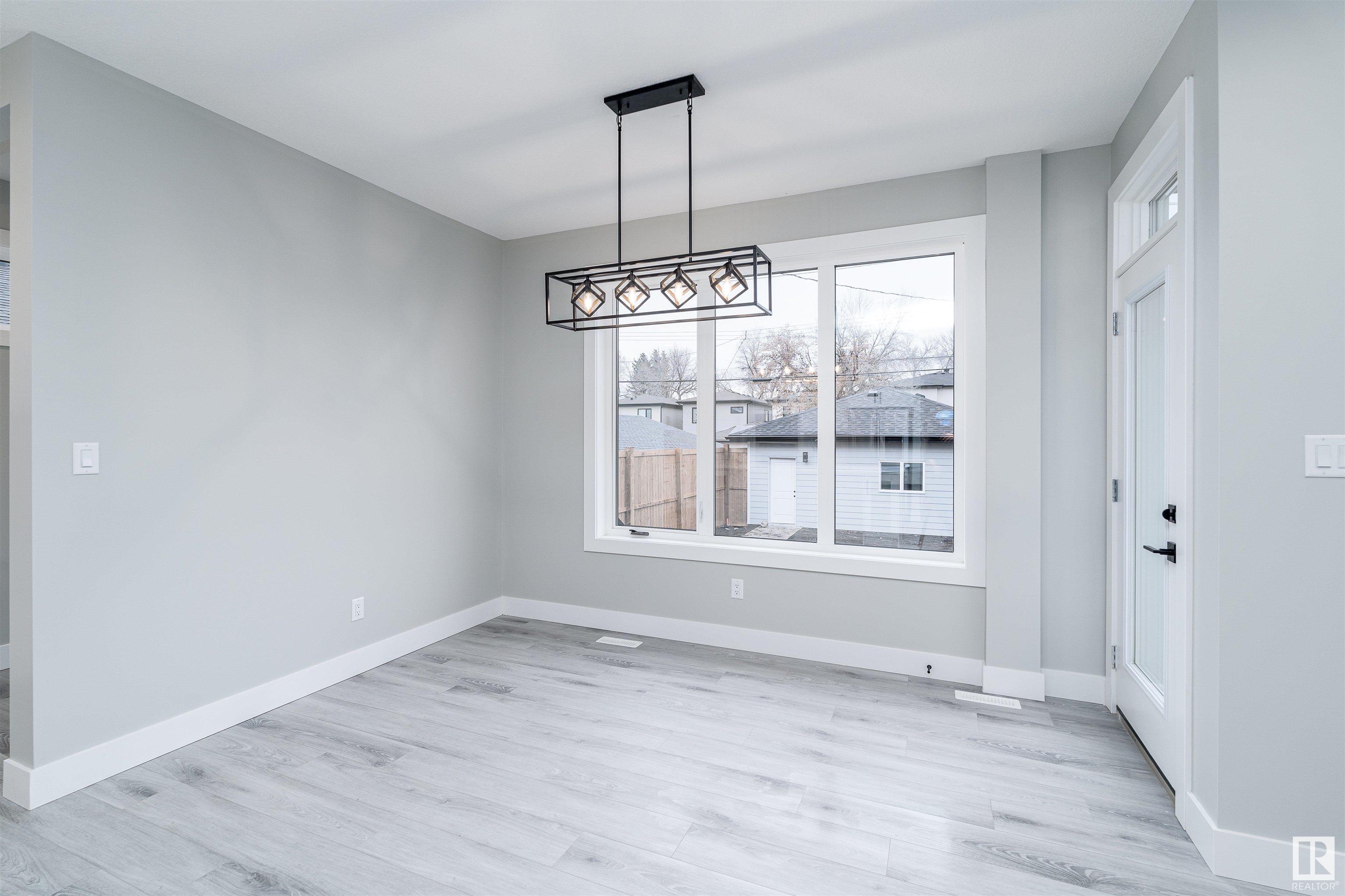      9738 72 AV NW , Edmonton,  ,T6E 0Y8 ;  Listing Number: MLS E4413562