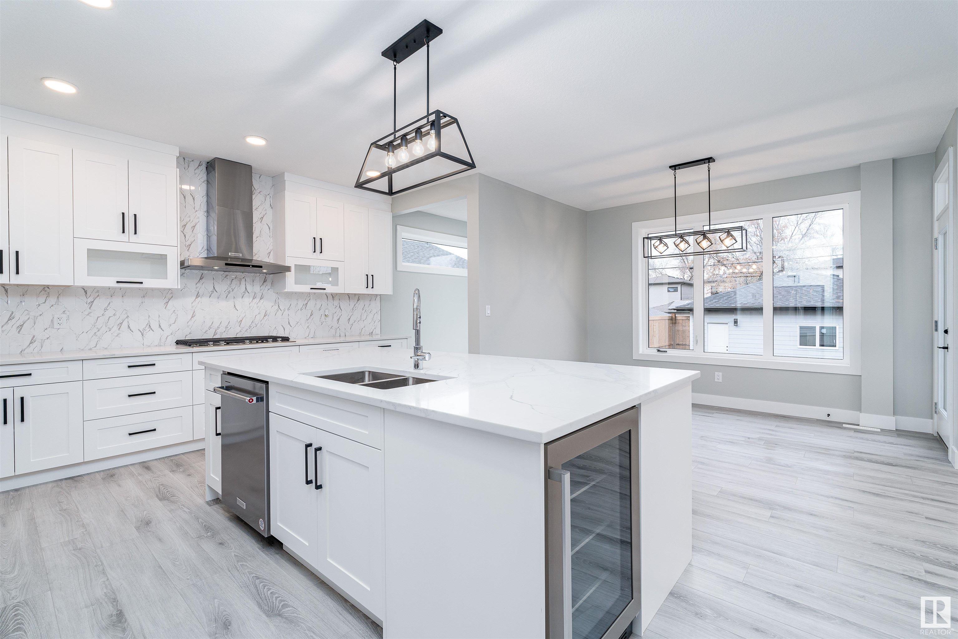      9738 72 AV NW , Edmonton,  ,T6E 0Y8 ;  Listing Number: MLS E4413562