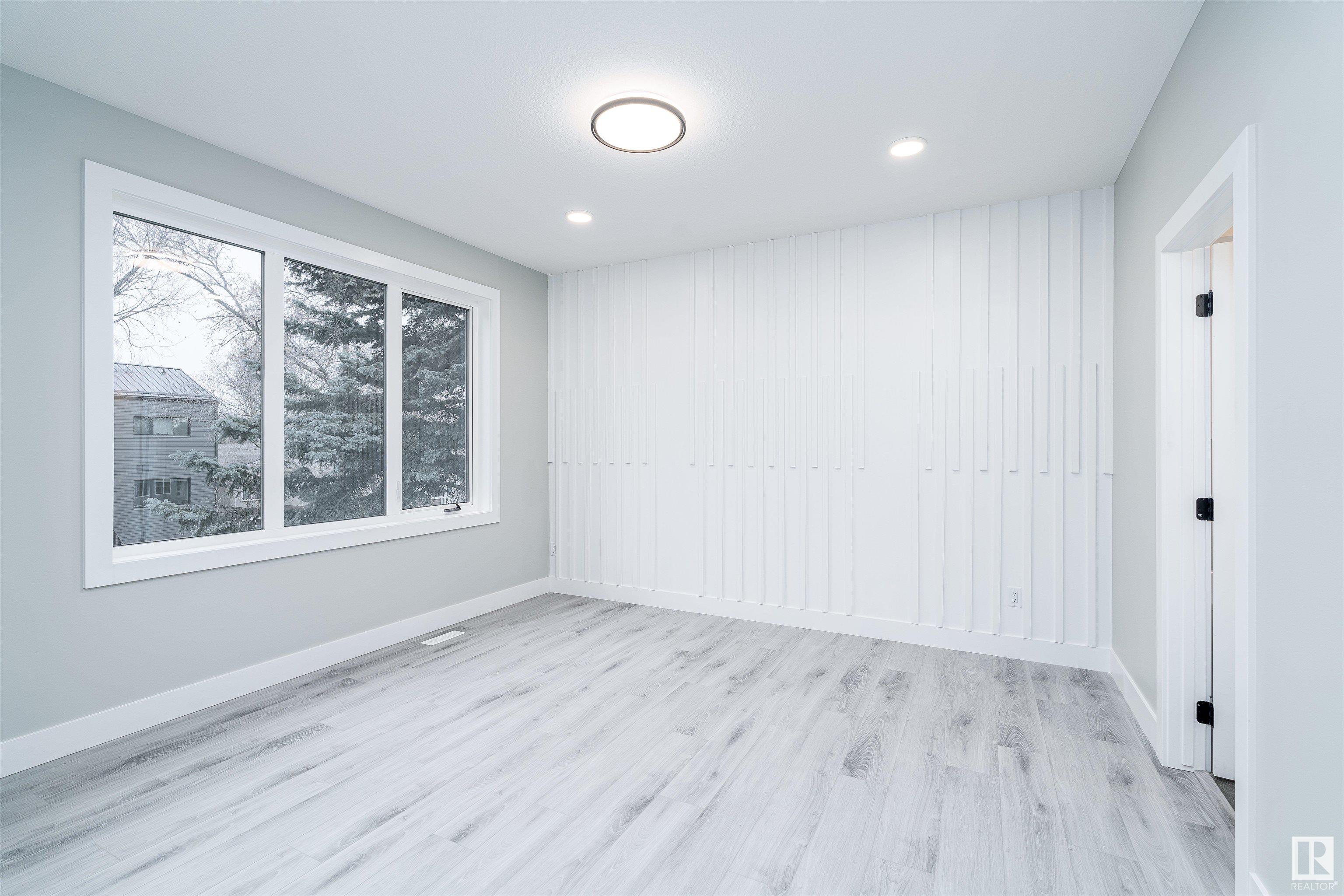      9738 72 AV NW , Edmonton,  ,T6E 0Y8 ;  Listing Number: MLS E4413562