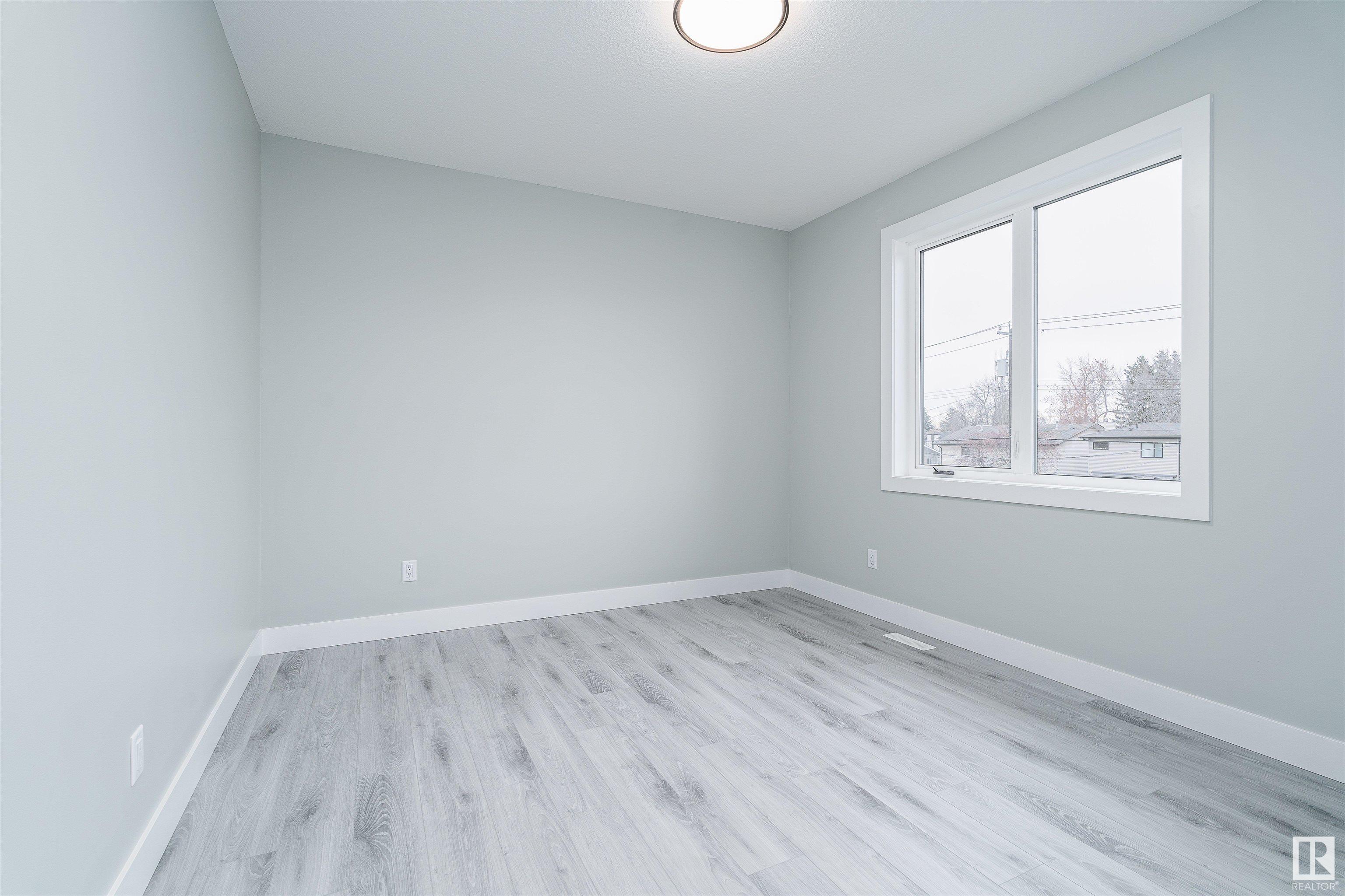      9738 72 AV NW , Edmonton,  ,T6E 0Y8 ;  Listing Number: MLS E4413562