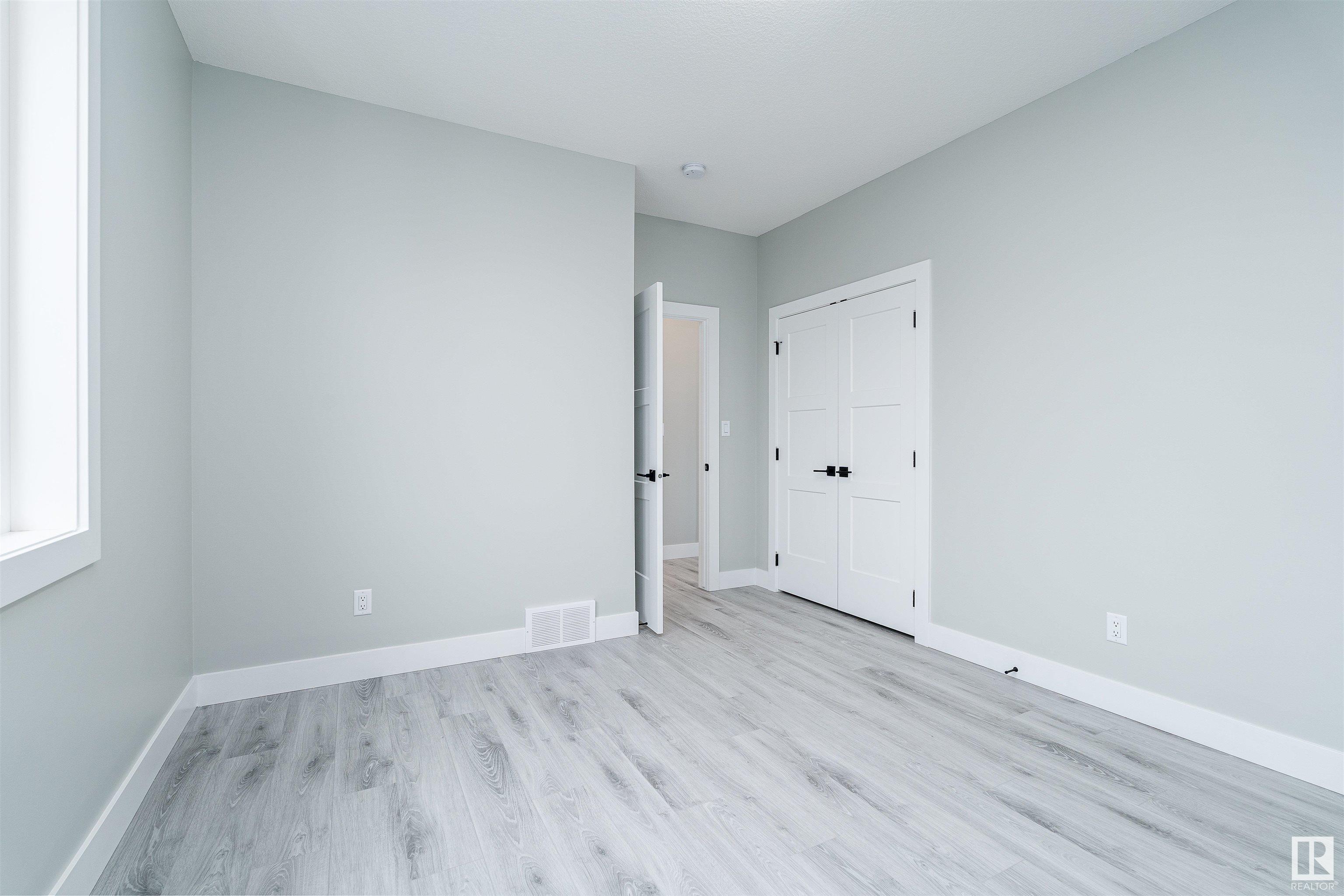      9738 72 AV NW , Edmonton,  ,T6E 0Y8 ;  Listing Number: MLS E4413562