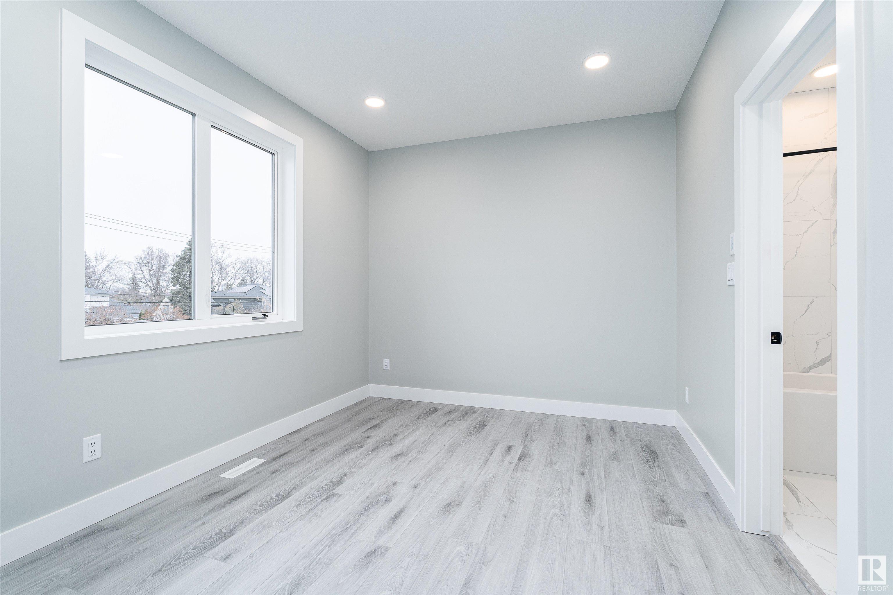      9738 72 AV NW , Edmonton,  ,T6E 0Y8 ;  Listing Number: MLS E4413562