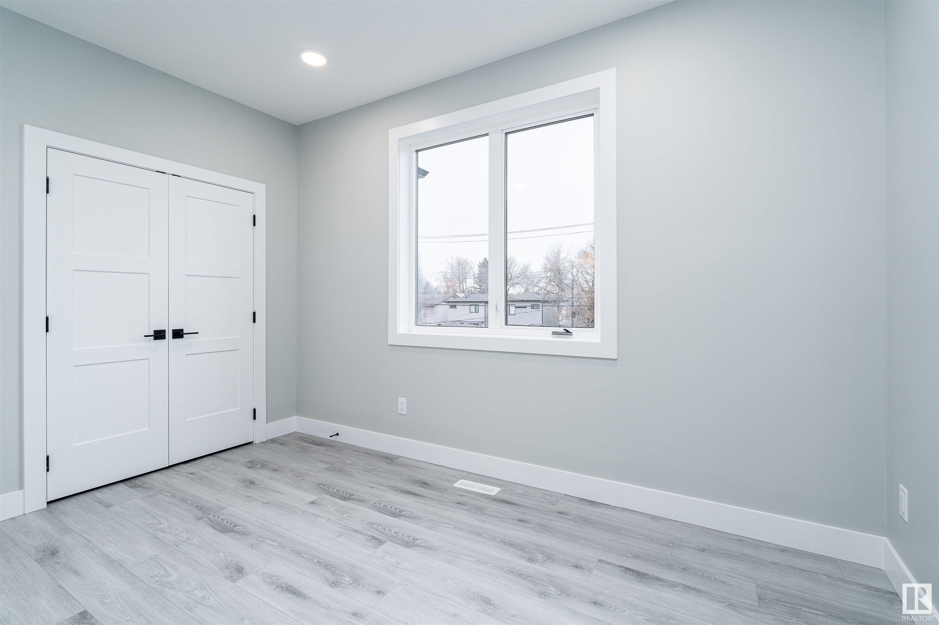     9738 72 AV NW , Edmonton,  ,T6E 0Y8 ;  Listing Number: MLS E4413562