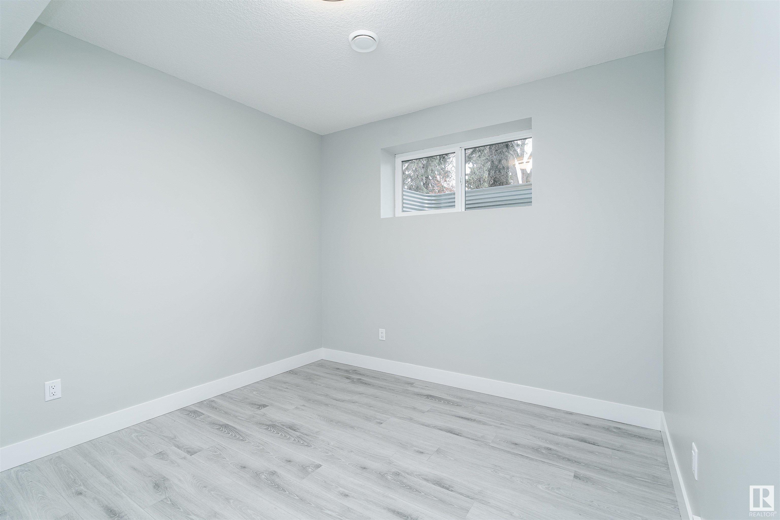     9738 72 AV NW , Edmonton,  ,T6E 0Y8 ;  Listing Number: MLS E4413562