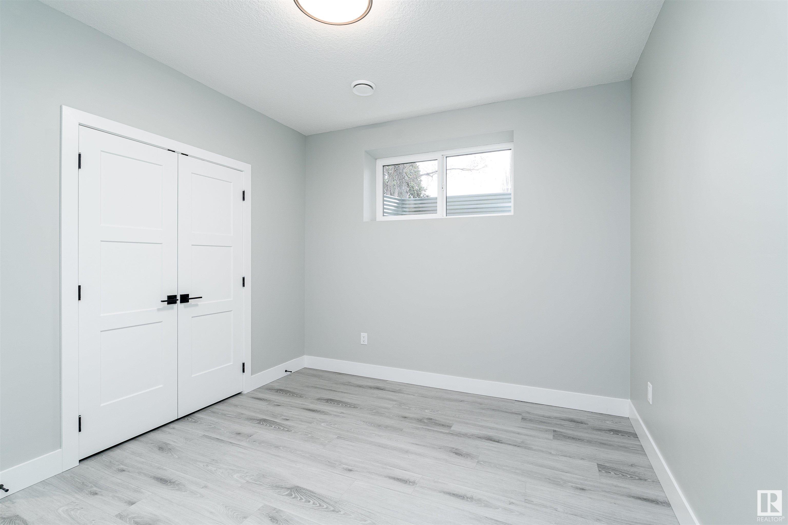      9738 72 AV NW , Edmonton,  ,T6E 0Y8 ;  Listing Number: MLS E4413562