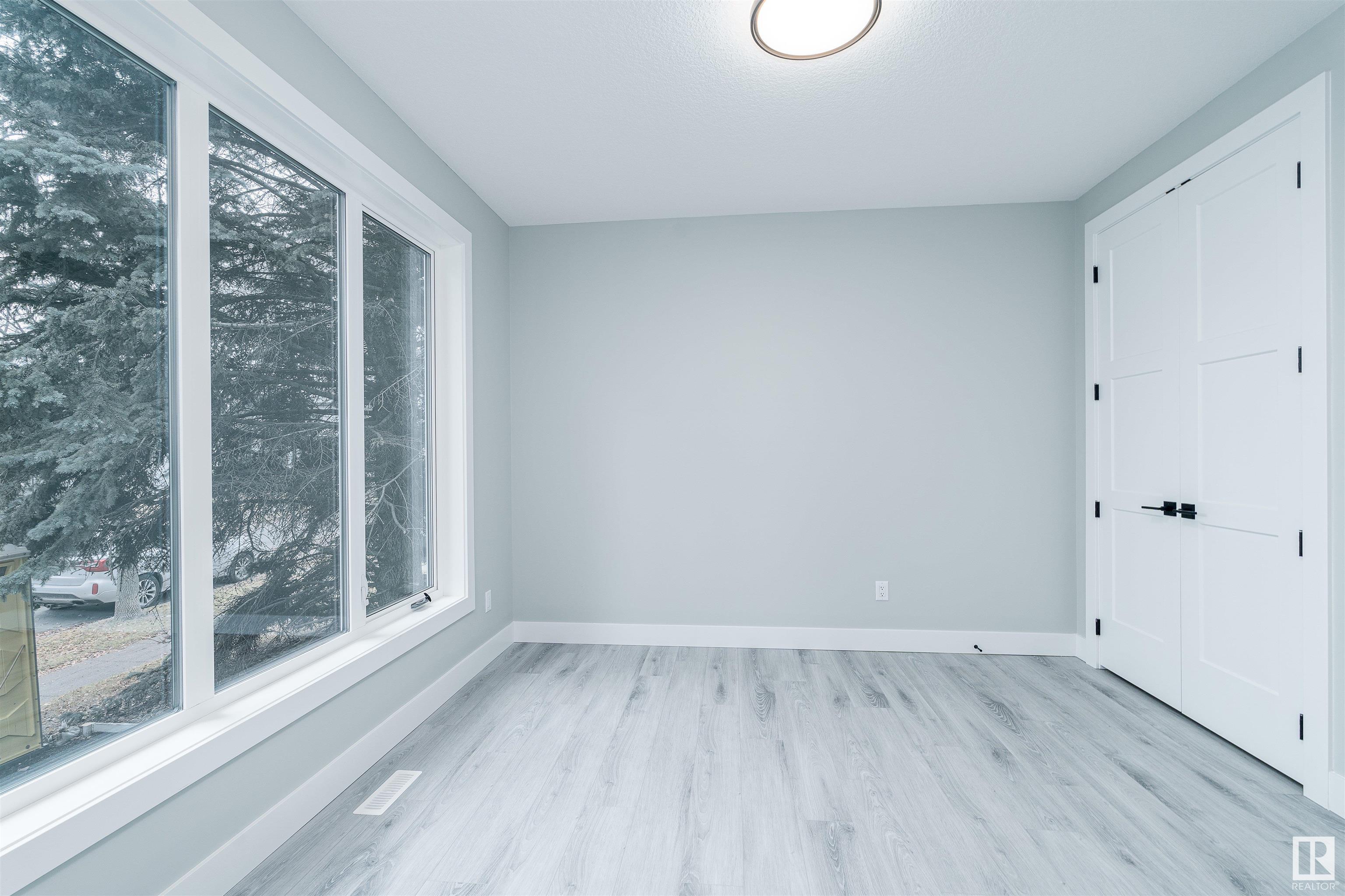      9738 72 AV NW , Edmonton,  ,T6E 0Y8 ;  Listing Number: MLS E4413562
