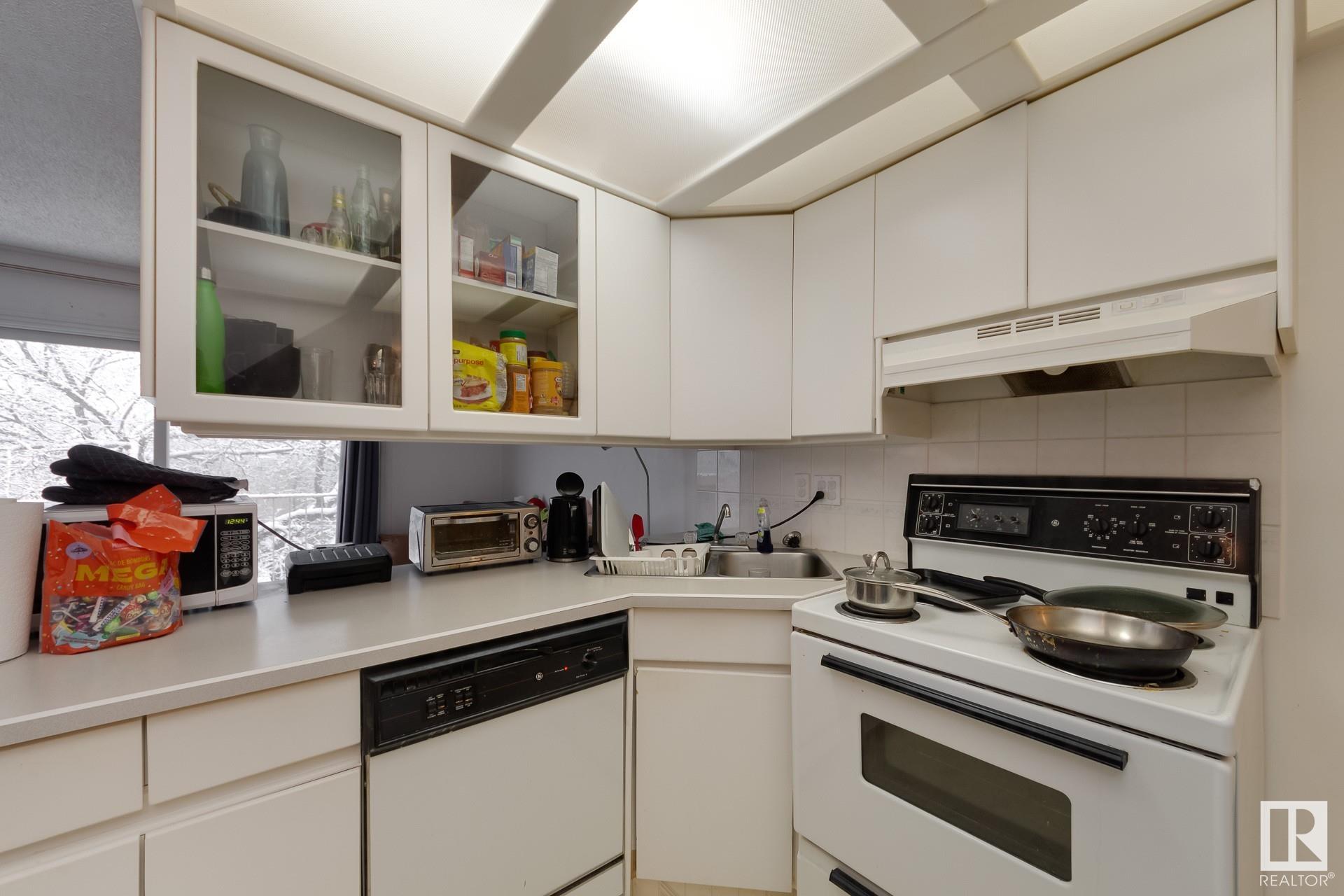      #11 10324 119 ST NW , Edmonton,  ,T5K 1Z6 ;  Listing Number: MLS E4414122