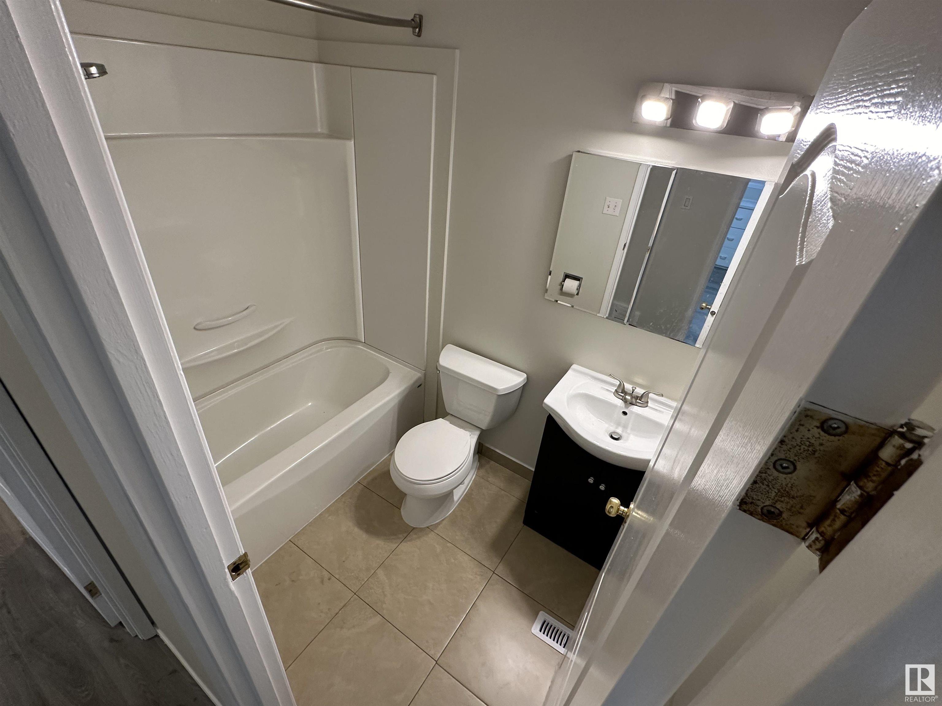      #5 14130 80 ST NW , Edmonton,  ,T5C 1L6 ;  Listing Number: MLS E4414140