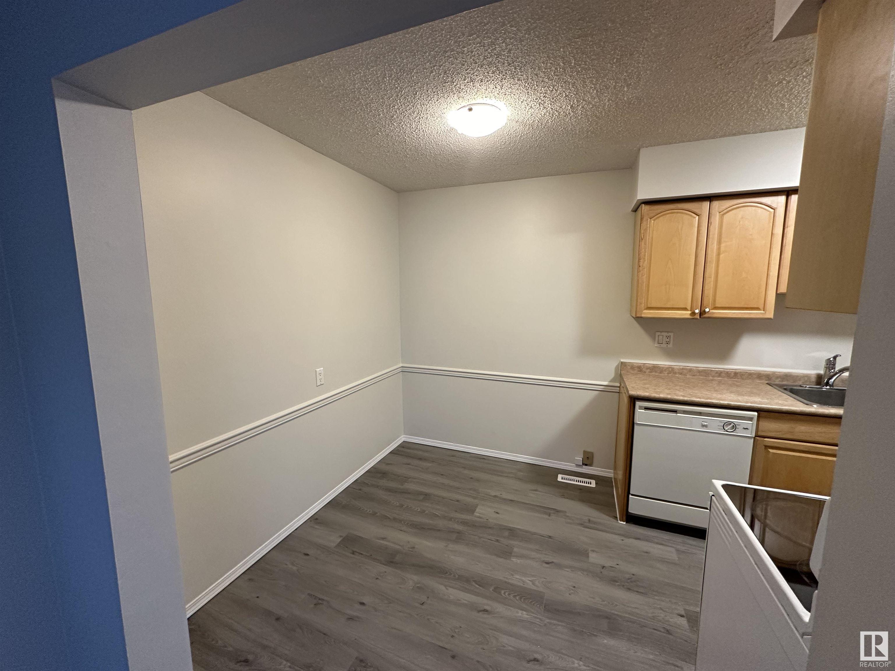      #5 14130 80 ST NW , Edmonton,  ,T5C 1L6 ;  Listing Number: MLS E4414140