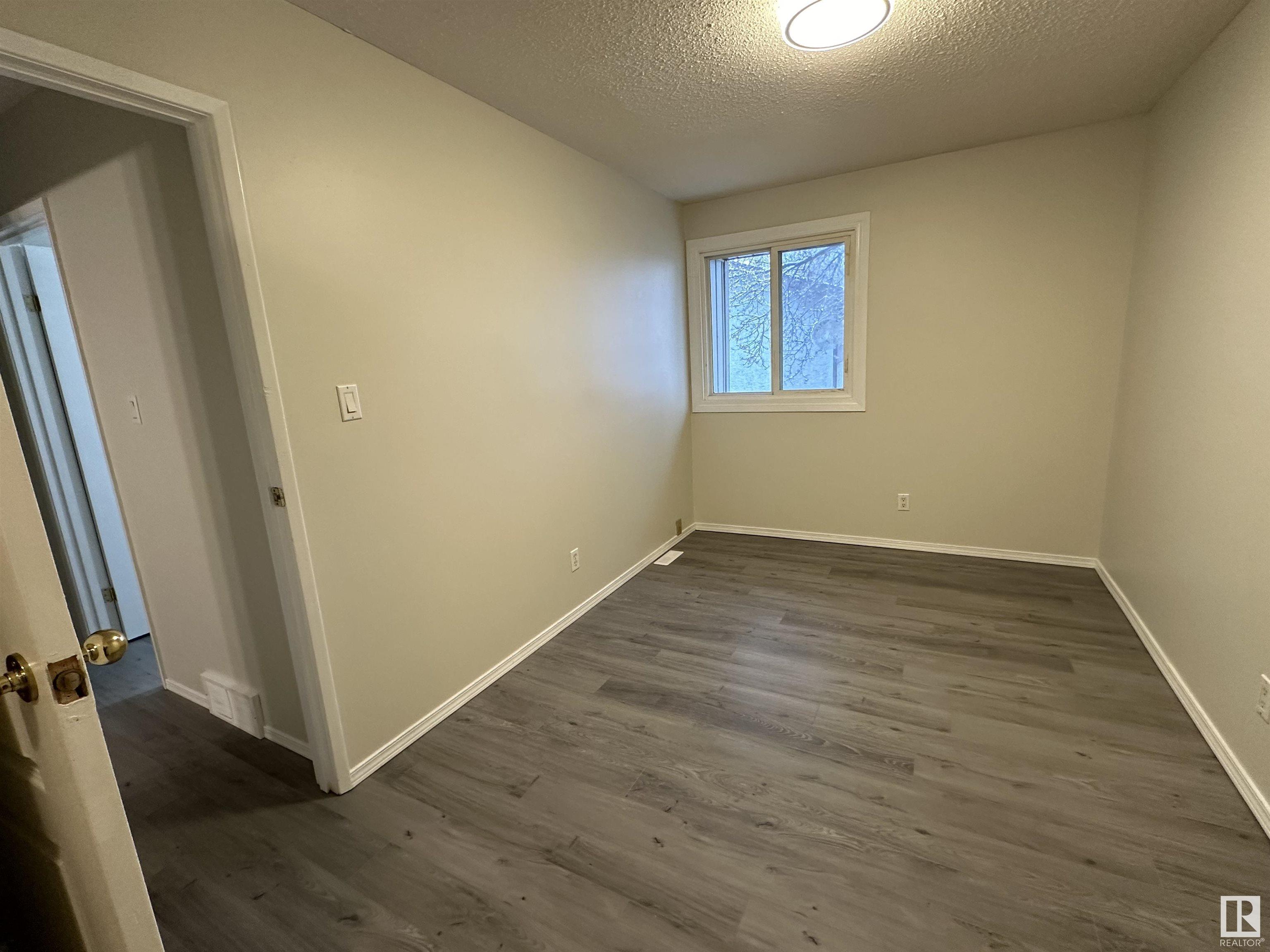      #5 14130 80 ST NW , Edmonton,  ,T5C 1L6 ;  Listing Number: MLS E4414140