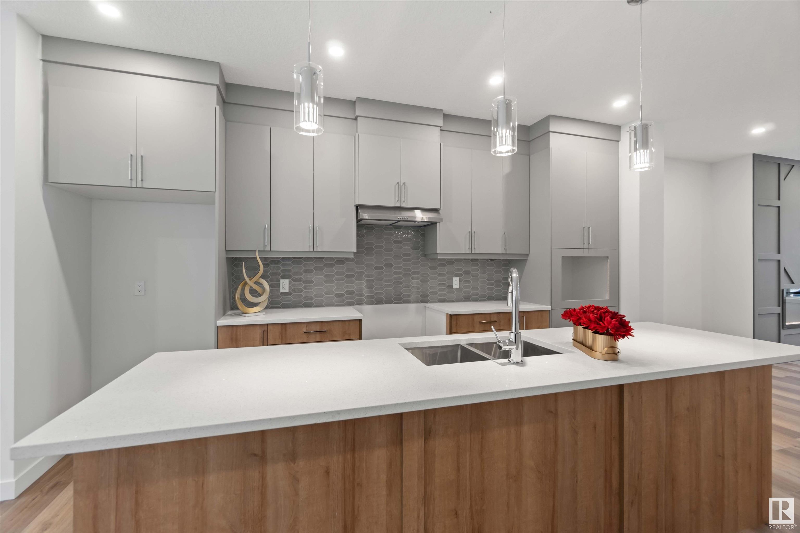      11331 103 ST NW , Edmonton,  ,T5G 2H8 ;  Listing Number: MLS E4414252