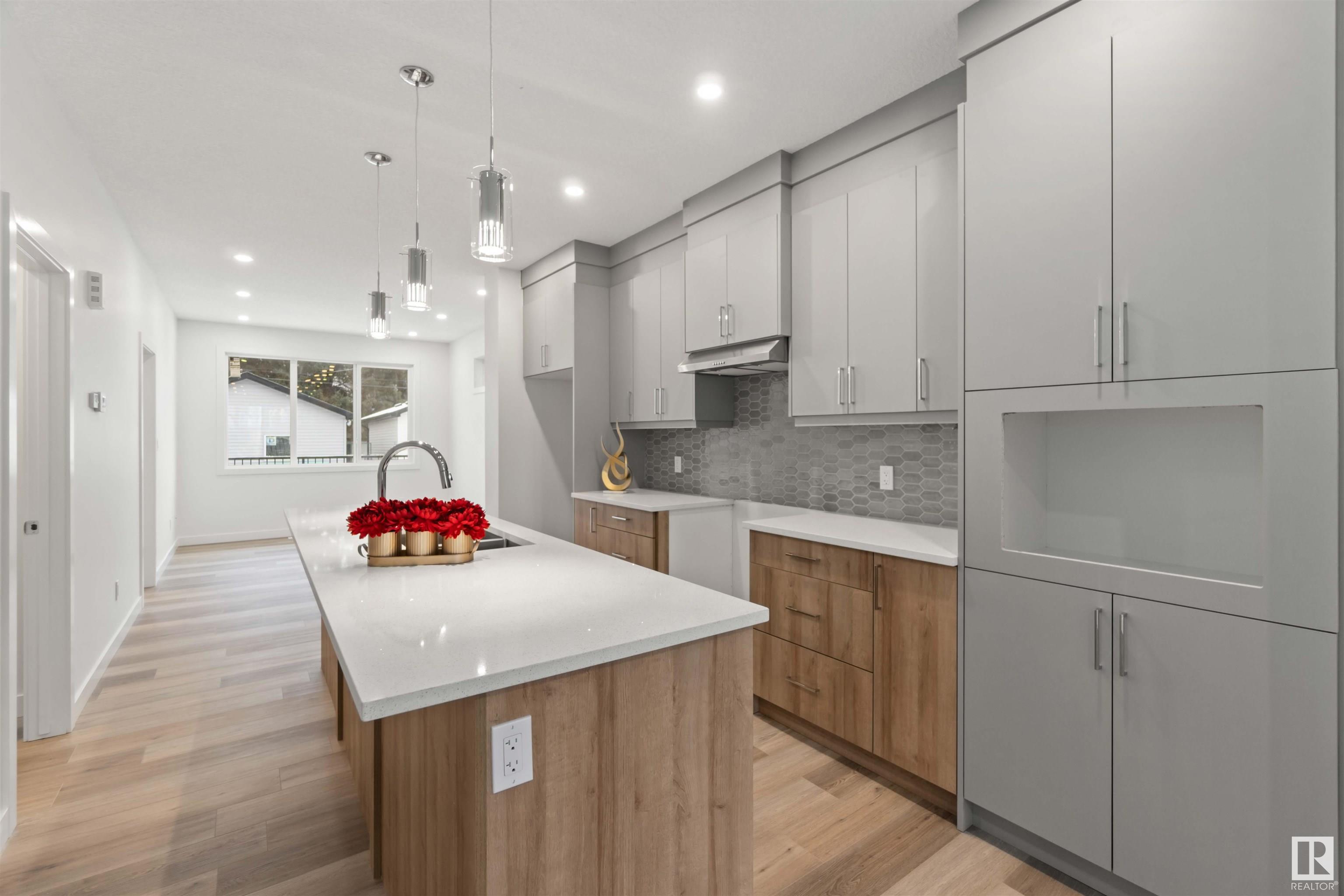      11331 103 ST NW , Edmonton,  ,T5G 2H8 ;  Listing Number: MLS E4414252