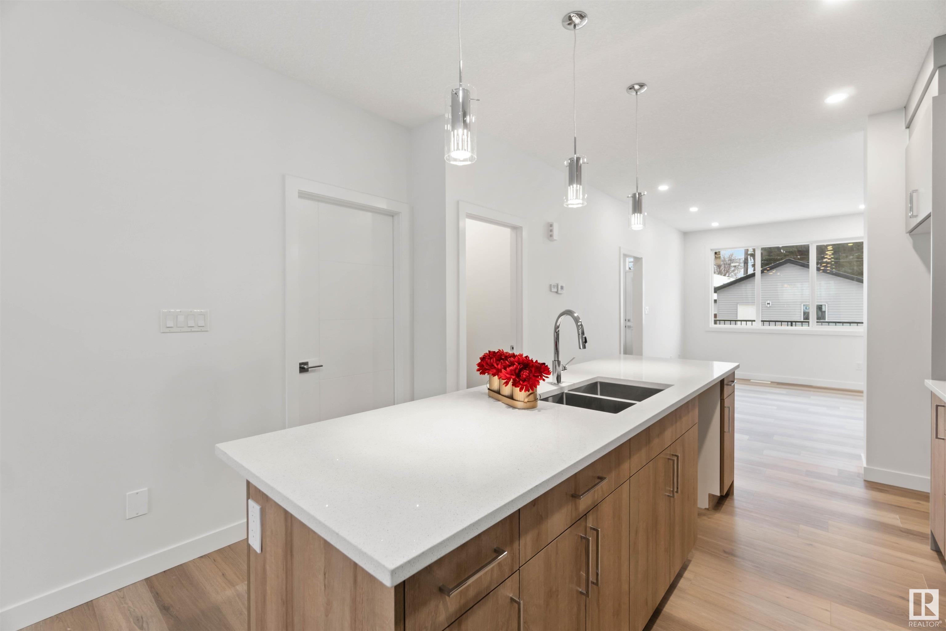      11331 103 ST NW , Edmonton,  ,T5G 2H8 ;  Listing Number: MLS E4414252