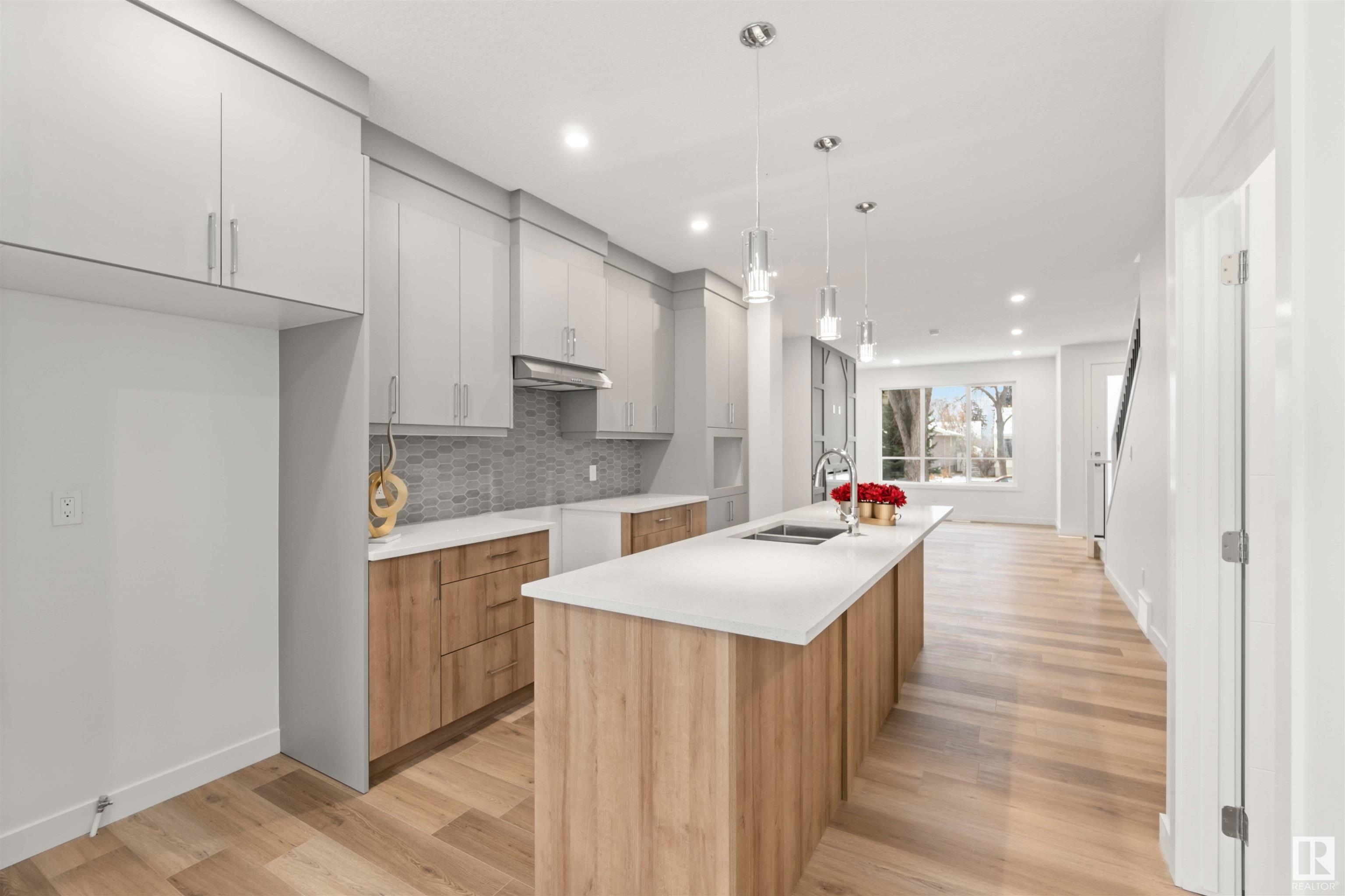      11331 103 ST NW , Edmonton,  ,T5G 2H8 ;  Listing Number: MLS E4414252