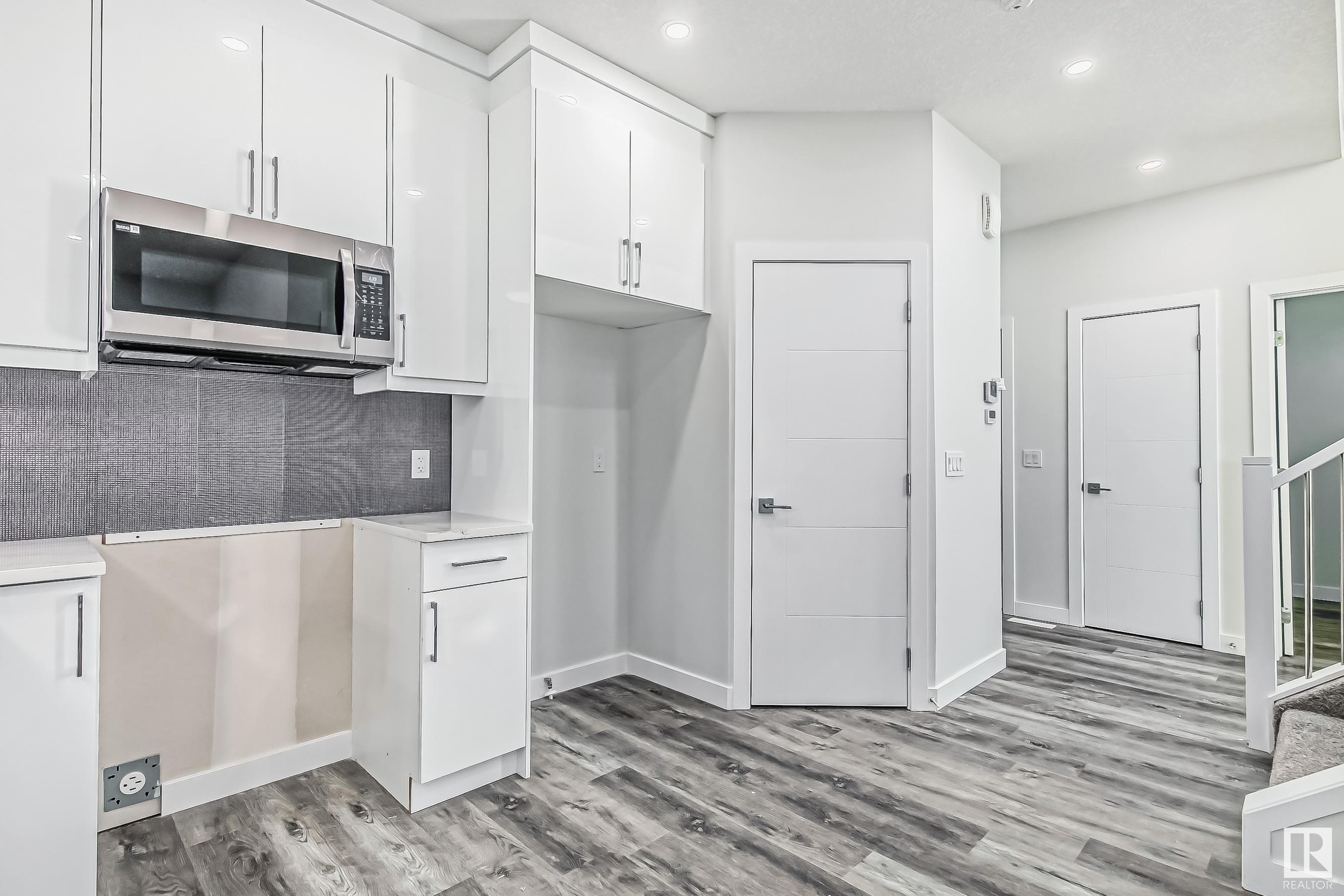      3518 33 AV NW , Edmonton,  ,T6L 5G6 ;  Listing Number: MLS E4414265