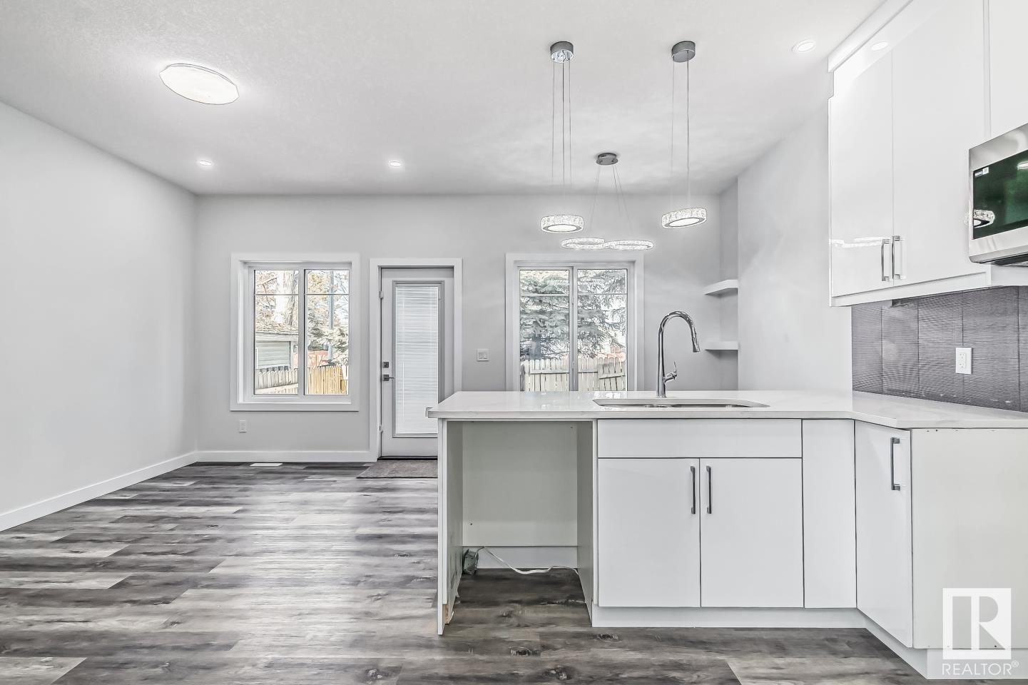      3518 33 AV NW , Edmonton,  ,T6L 5G6 ;  Listing Number: MLS E4414265