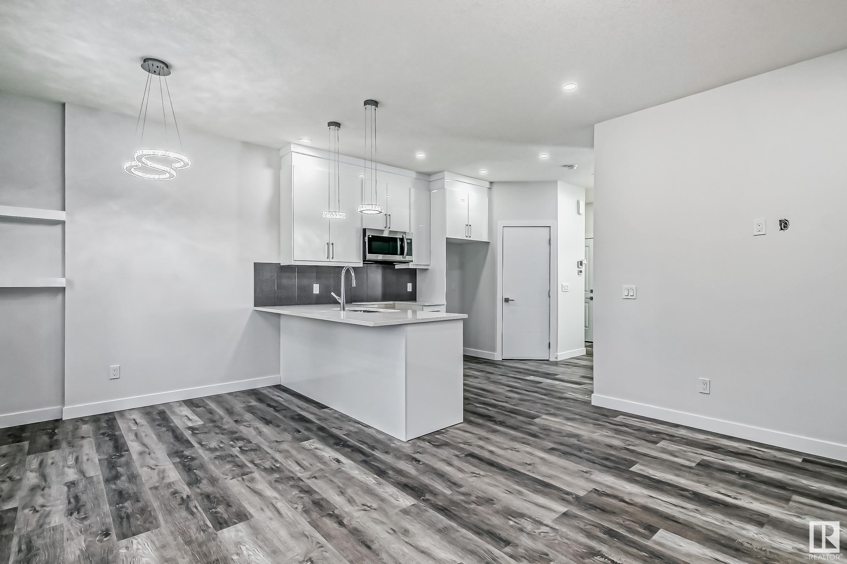      3518 33 AV NW , Edmonton,  ,T6L 5G6 ;  Listing Number: MLS E4414265