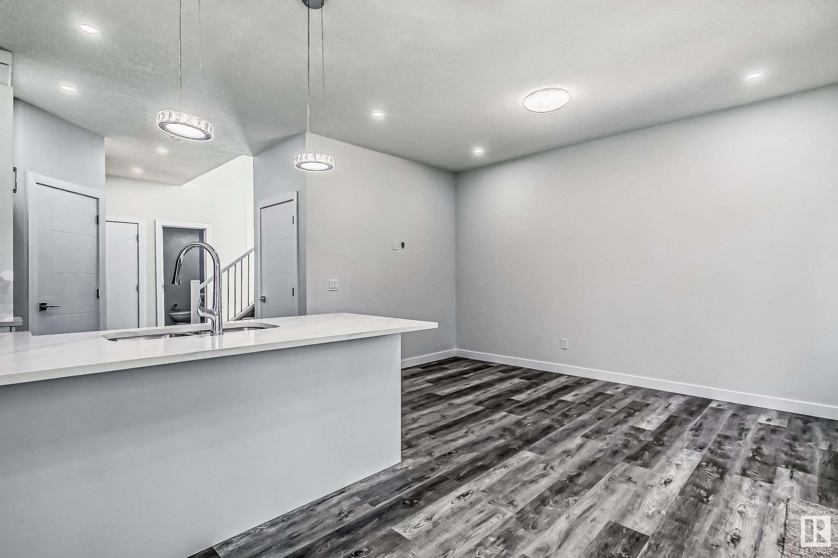      3518 33 AV NW , Edmonton,  ,T6L 5G6 ;  Listing Number: MLS E4414265