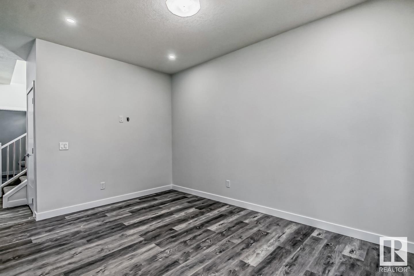      3518 33 AV NW , Edmonton,  ,T6L 5G6 ;  Listing Number: MLS E4414265