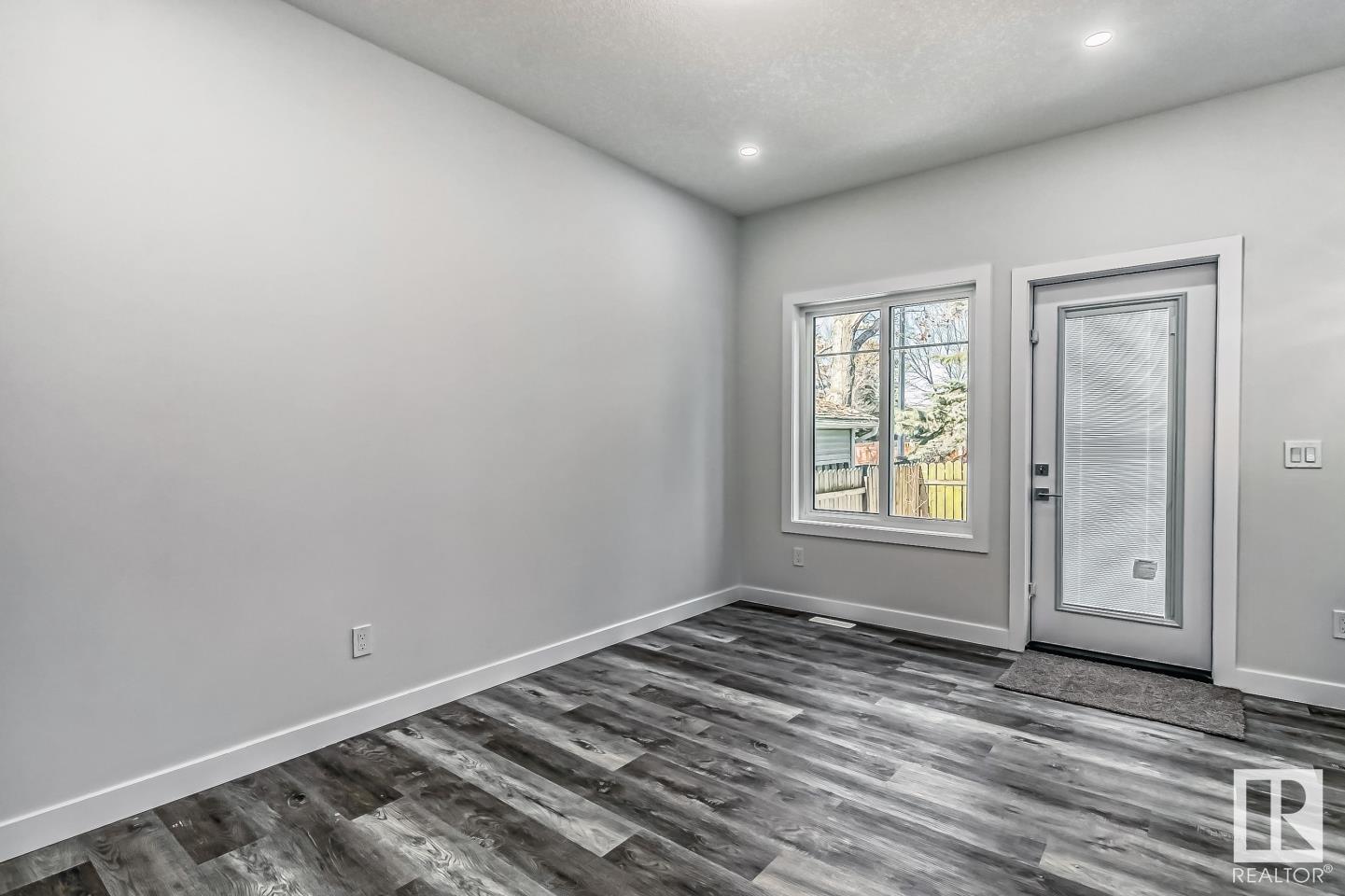      3518 33 AV NW , Edmonton,  ,T6L 5G6 ;  Listing Number: MLS E4414265