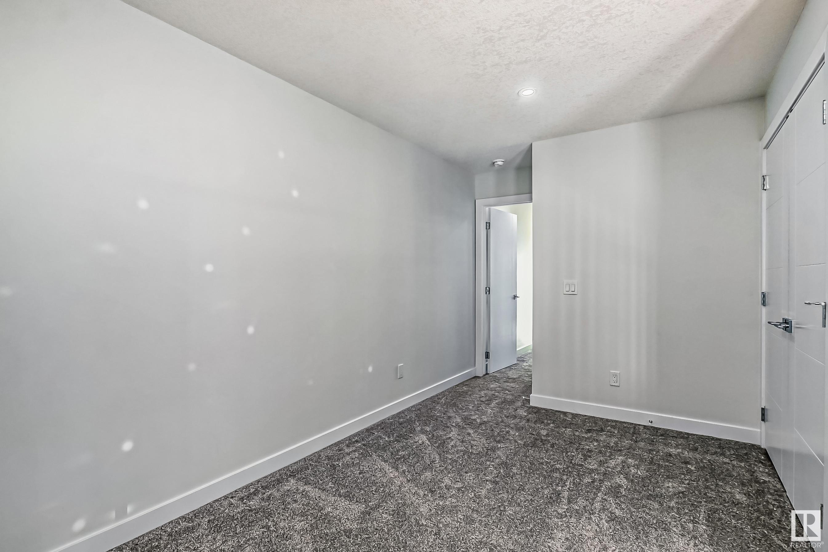      3518 33 AV NW , Edmonton,  ,T6L 5G6 ;  Listing Number: MLS E4414265