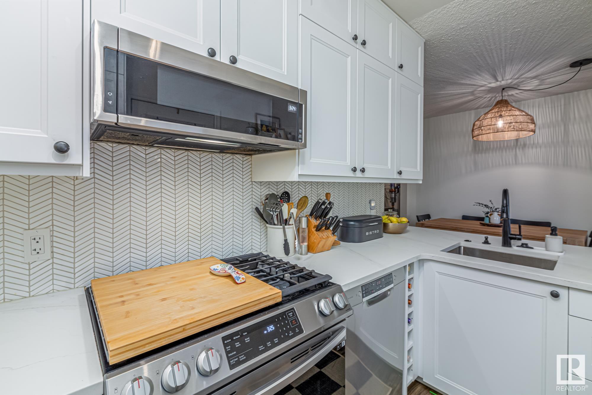      11922 102 AV NW , Edmonton,  ,T2G 3B3 ;  Listing Number: MLS E4414336