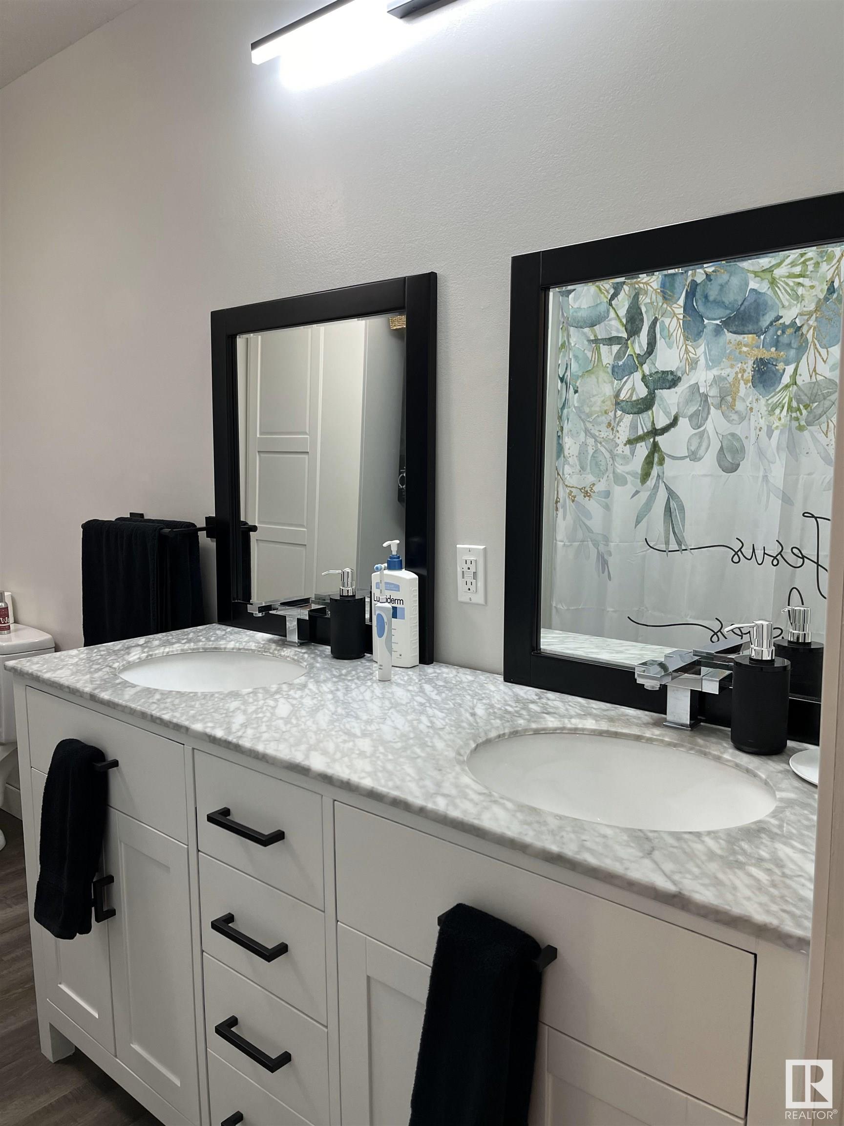      5027 53 AV , Warburg,  ,T0C 2T0 ;  Listing Number: MLS E4414466