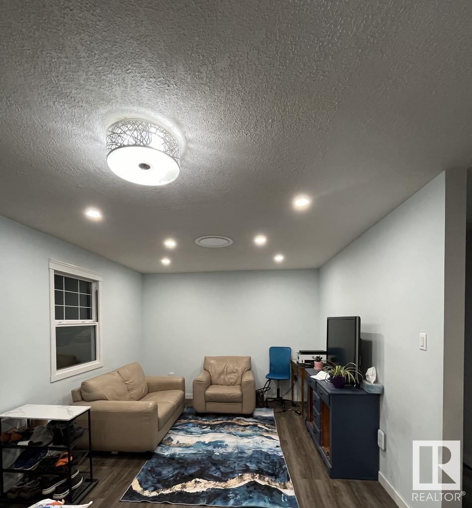      5027 53 AV , Warburg,  ,T0C 2T0 ;  Listing Number: MLS E4414466