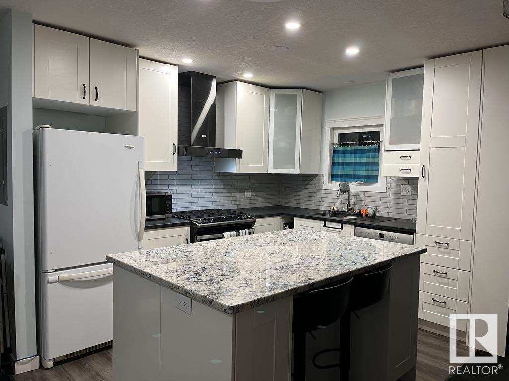      5027 53 AV , Warburg,  ,T0C 2T0 ;  Listing Number: MLS E4414466
