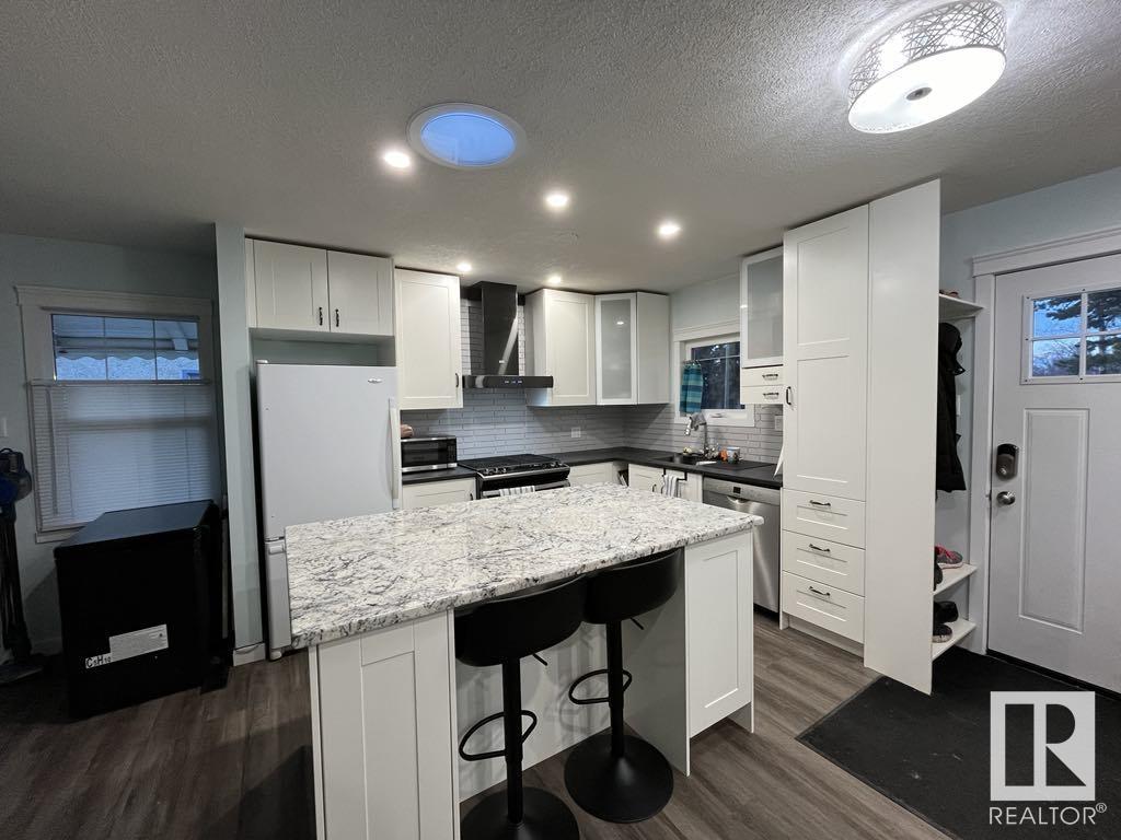      5027 53 AV , Warburg,  ,T0C 2T0 ;  Listing Number: MLS E4414466