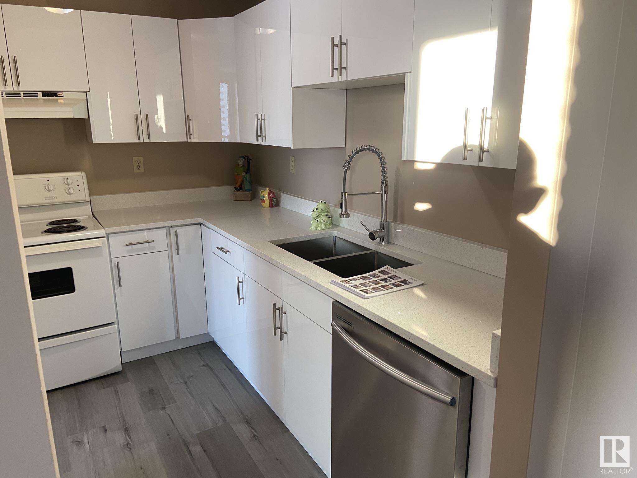      #1110 10145 109 ST NW , Edmonton,  ,T5J 3H5 ;  Listing Number: MLS E4414538