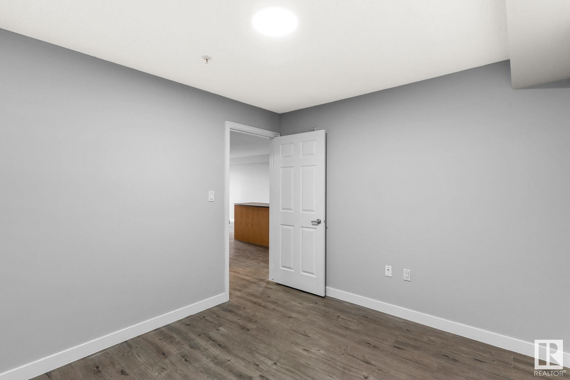      #113 10118 106 AV NW NW , Edmonton,  ,T5H 0B8 ;  Listing Number: MLS E4414650