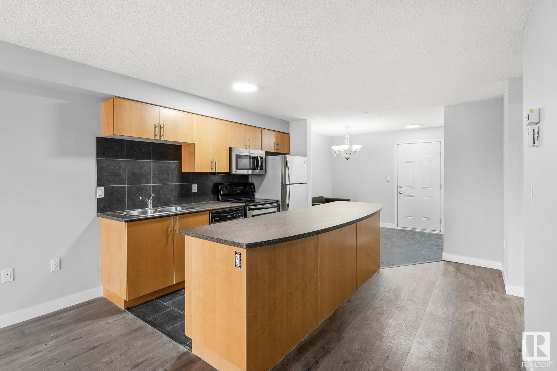      #113 10118 106 AV NW NW , Edmonton,  ,T5H 0B8 ;  Listing Number: MLS E4414650