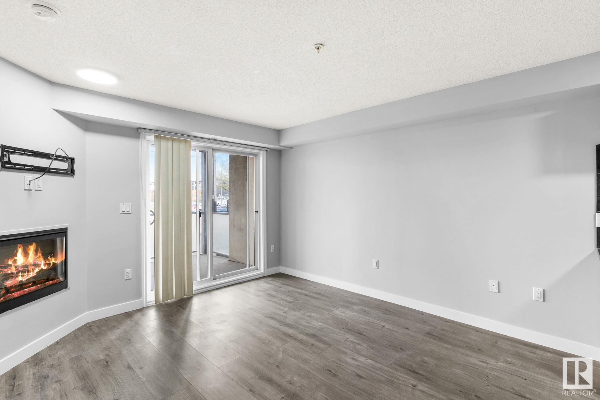      #113 10118 106 AV NW NW , Edmonton,  ,T5H 0B8 ;  Listing Number: MLS E4414650