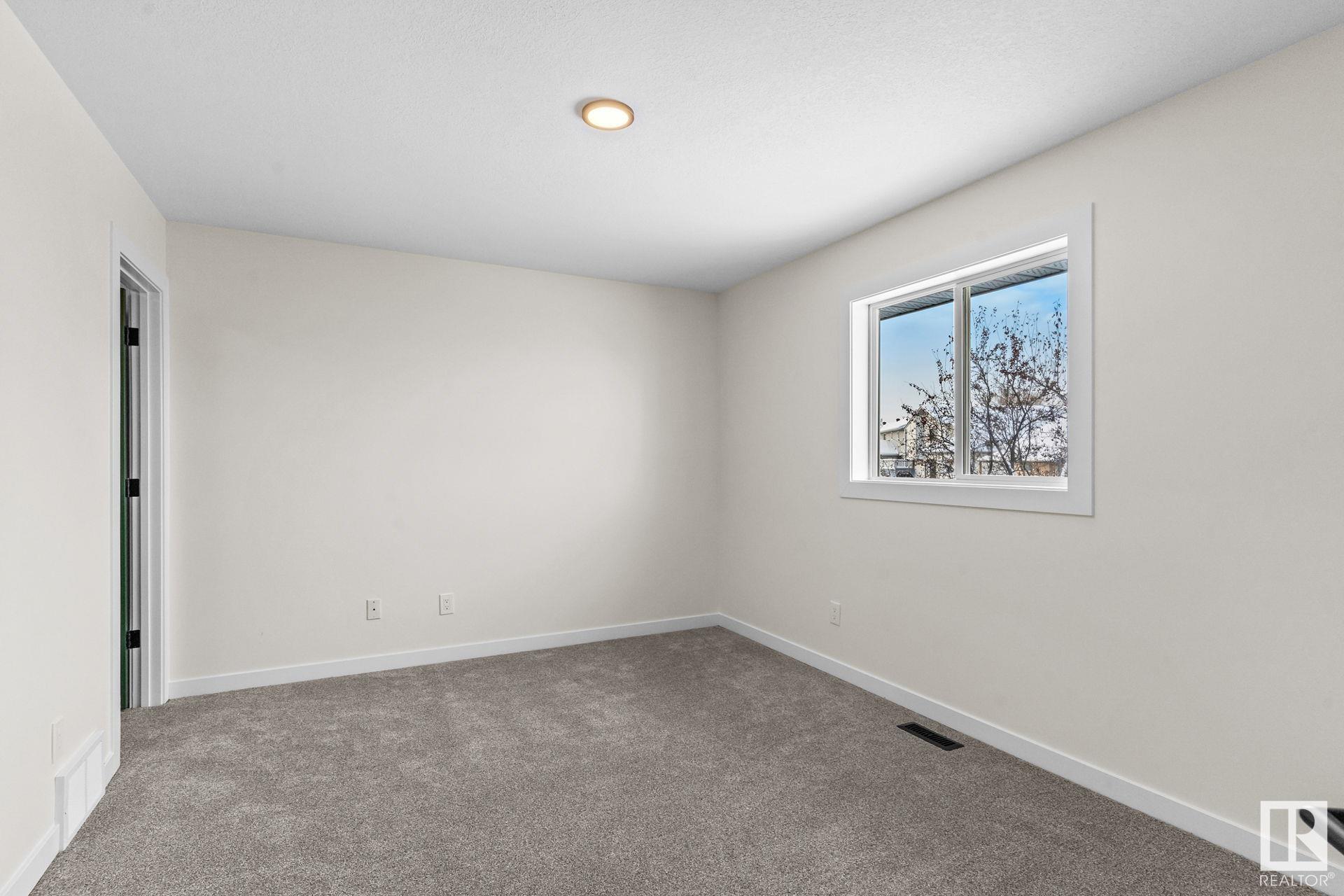      976 JIM COMMON Dr , Sherwood Park,  ,T8H 1V1 ;  Listing Number: MLS E4414671