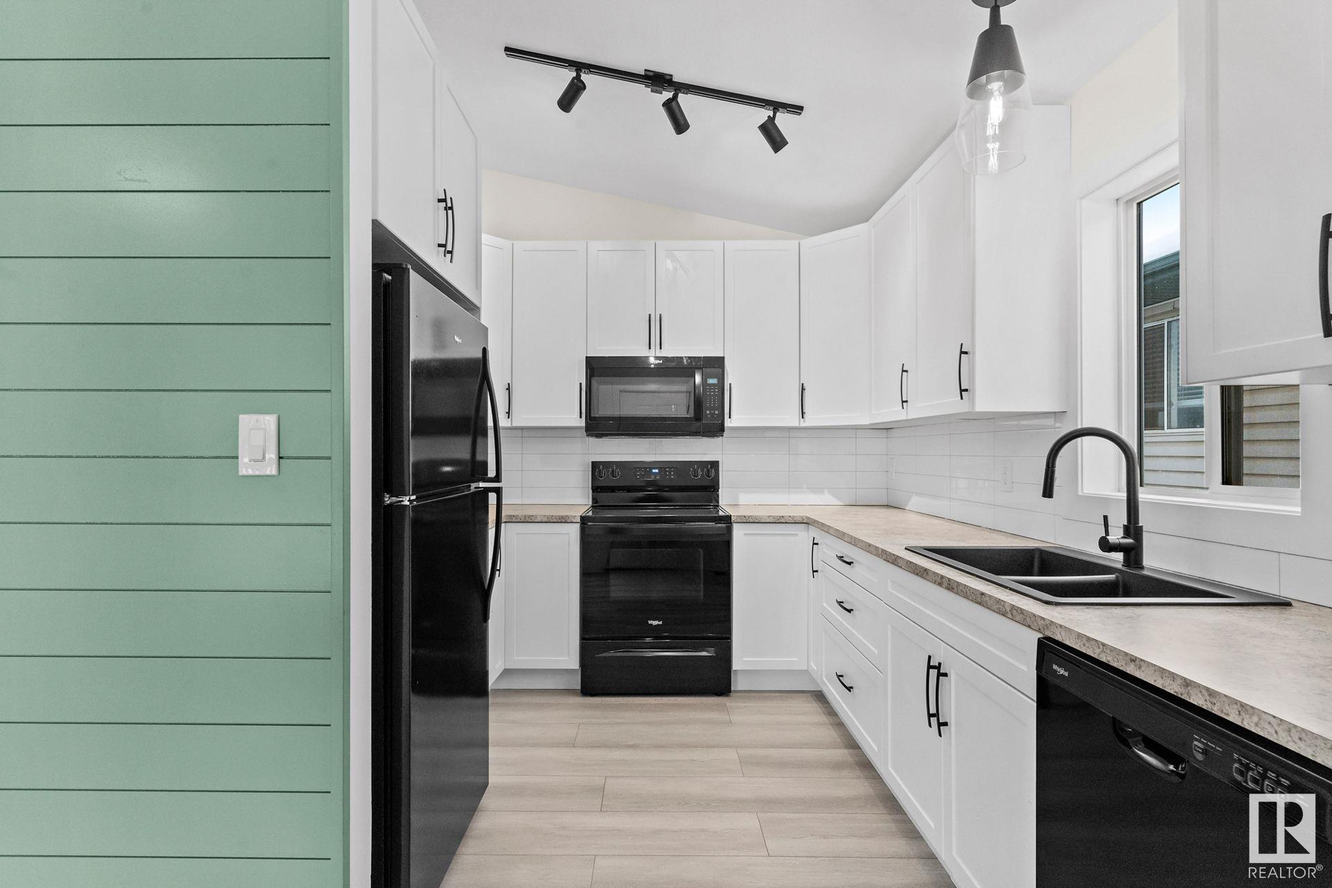      976 JIM COMMON Dr , Sherwood Park,  ,T8H 1V1 ;  Listing Number: MLS E4414671