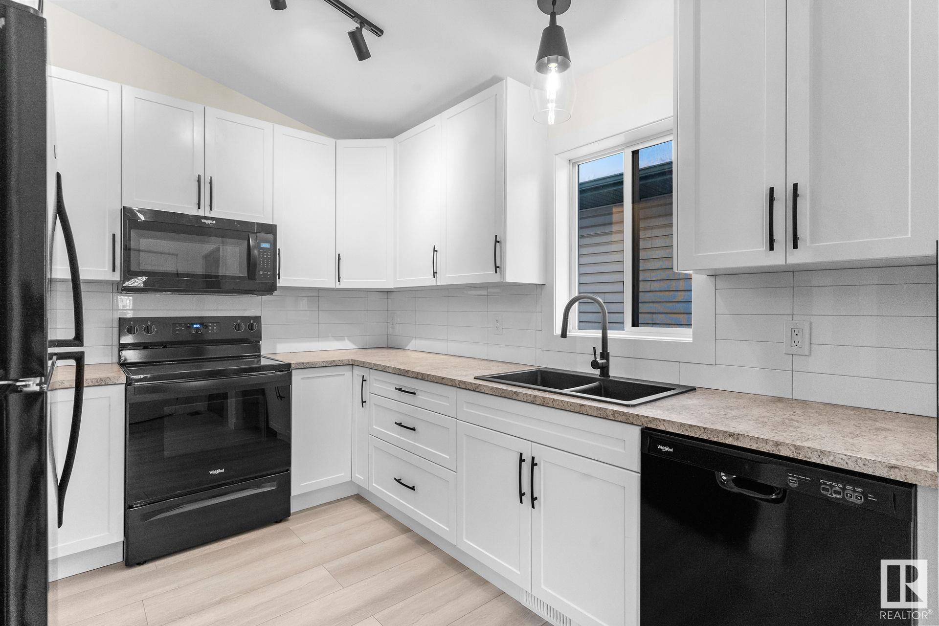      976 JIM COMMON Dr , Sherwood Park,  ,T8H 1V1 ;  Listing Number: MLS E4414671