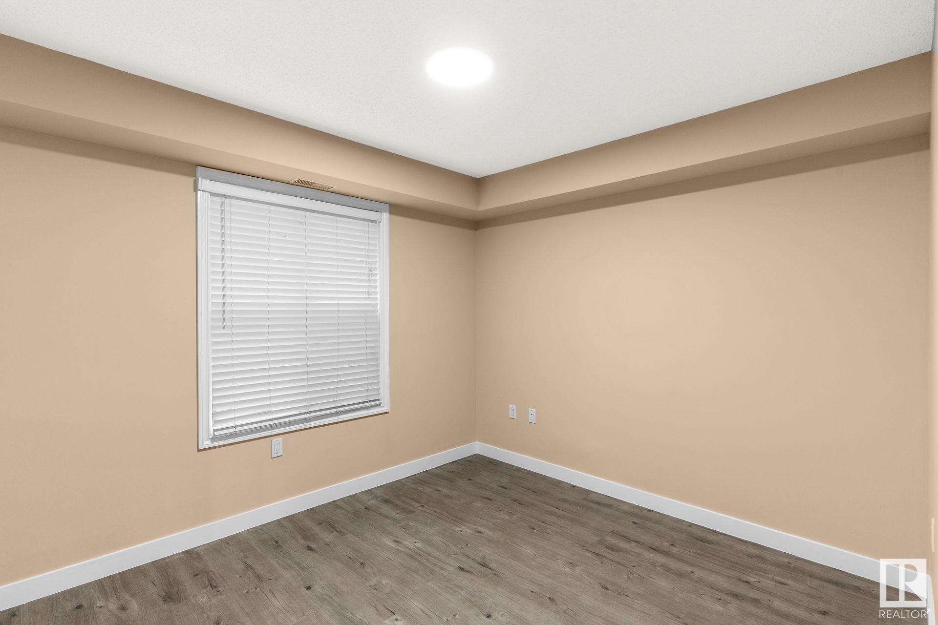      #210 10118 106 AV NW , Edmonton,  ,T5H 0B8 ;  Listing Number: MLS E4414682