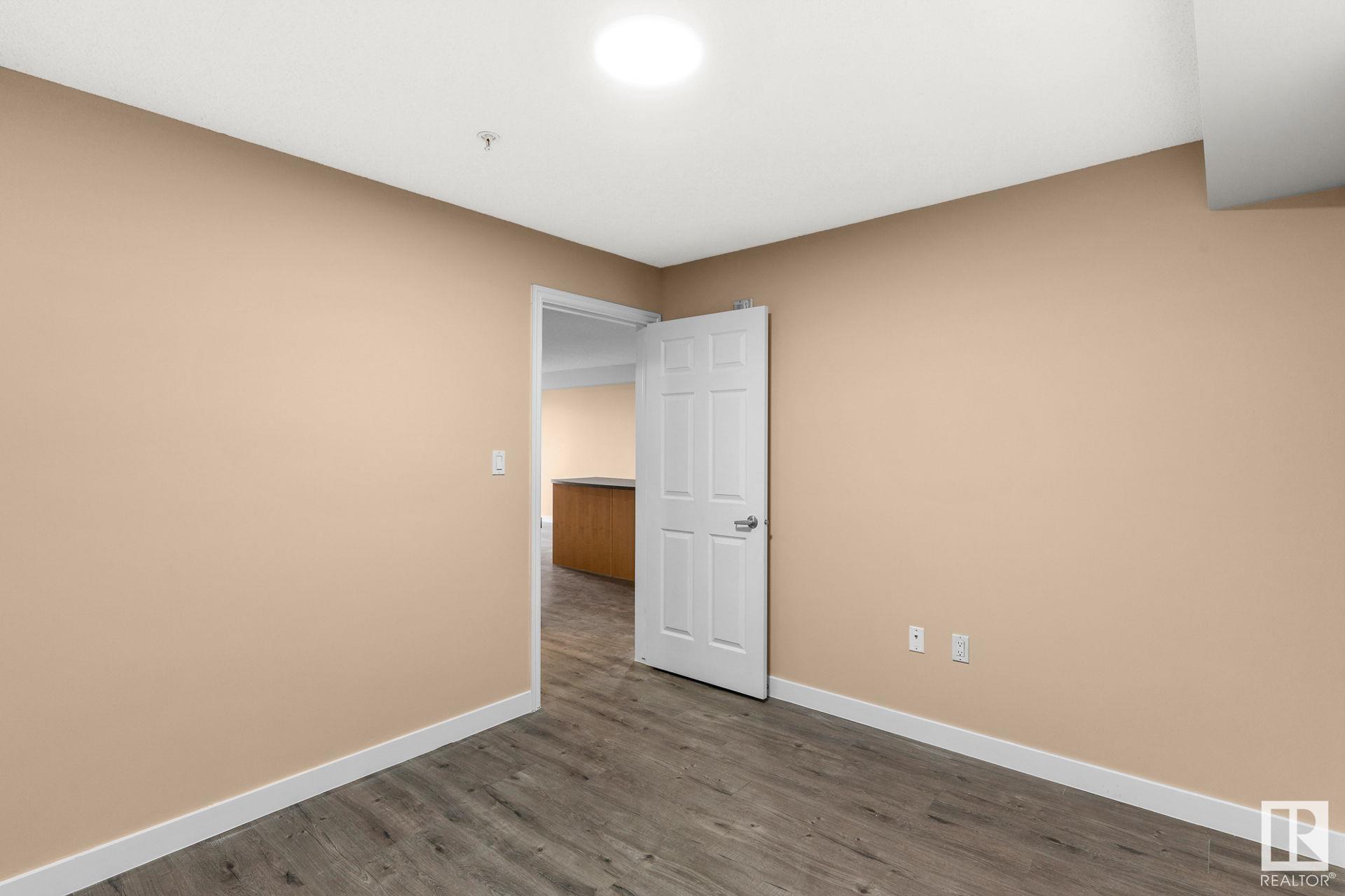      #210 10118 106 AV NW , Edmonton,  ,T5H 0B8 ;  Listing Number: MLS E4414682