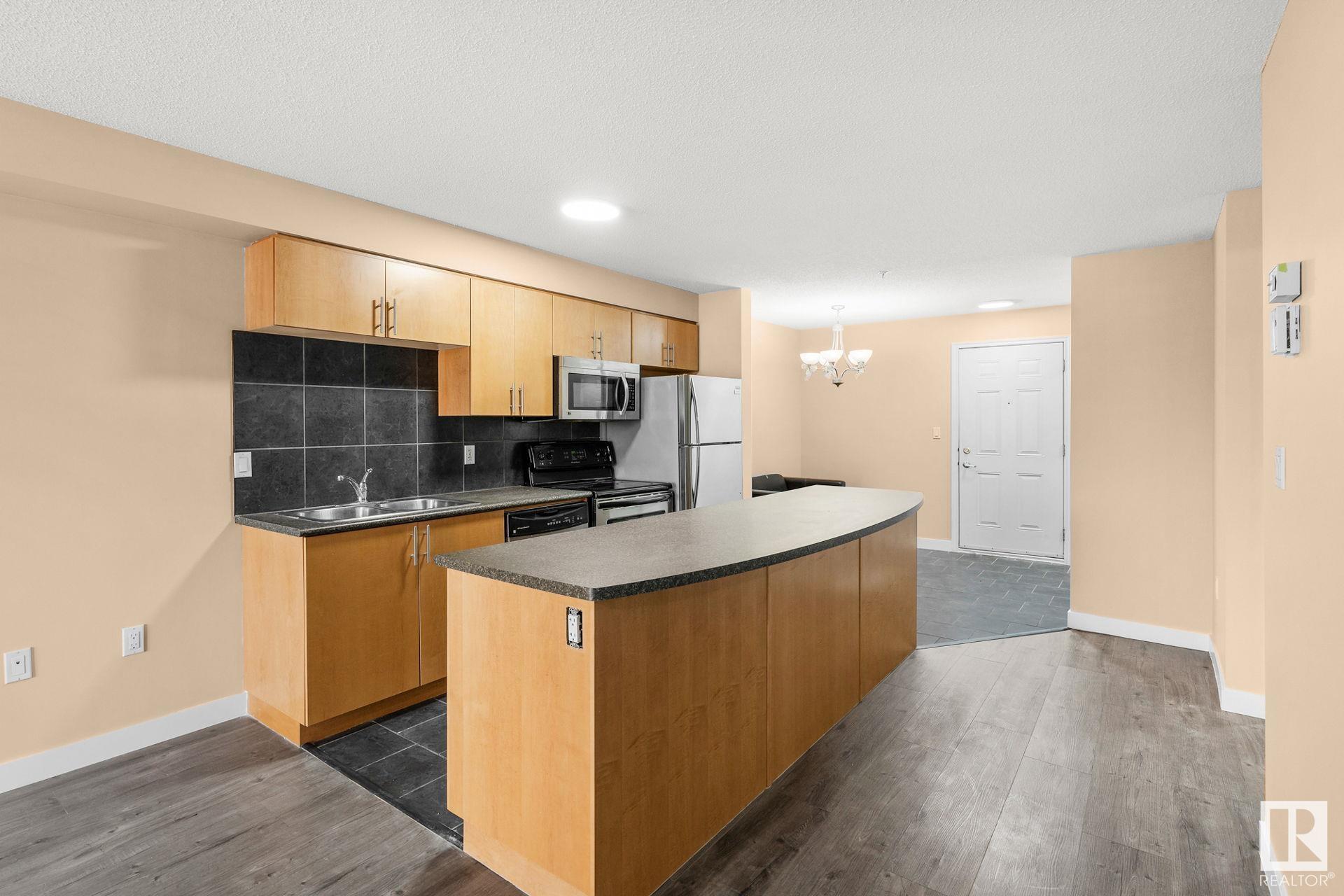      #210 10118 106 AV NW , Edmonton,  ,T5H 0B8 ;  Listing Number: MLS E4414682