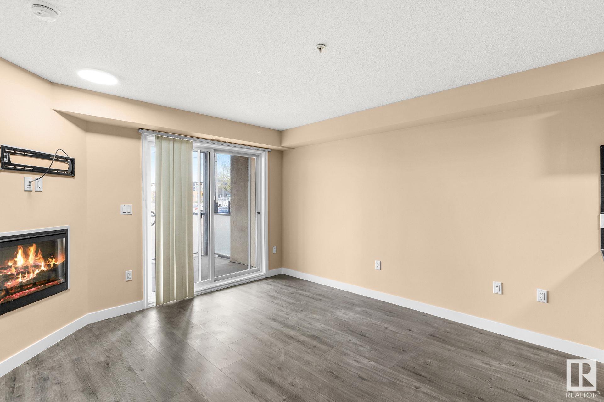      #210 10118 106 AV NW , Edmonton,  ,T5H 0B8 ;  Listing Number: MLS E4414682