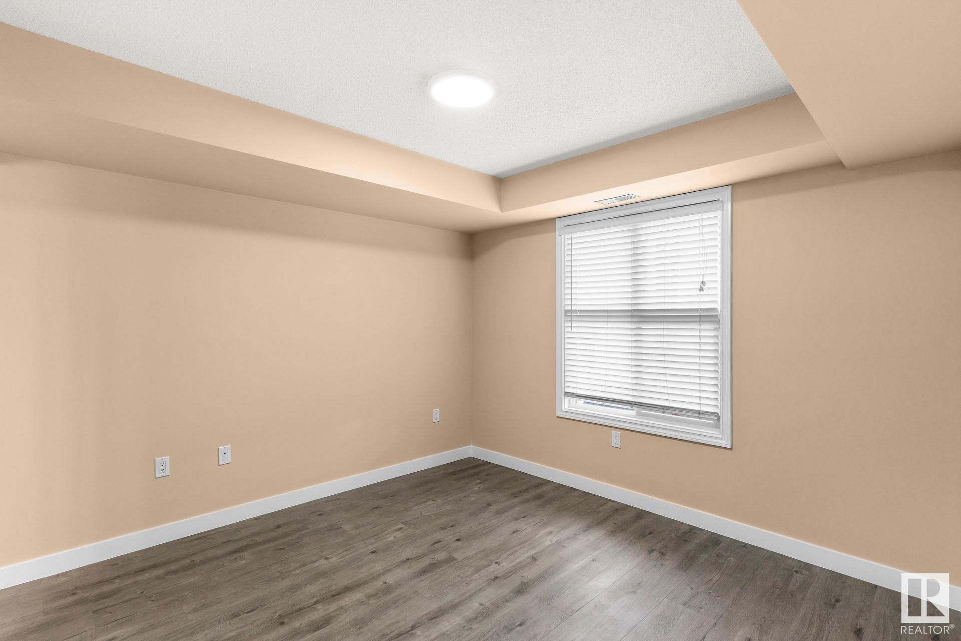      #210 10118 106 AV NW , Edmonton,  ,T5H 0B8 ;  Listing Number: MLS E4414682
