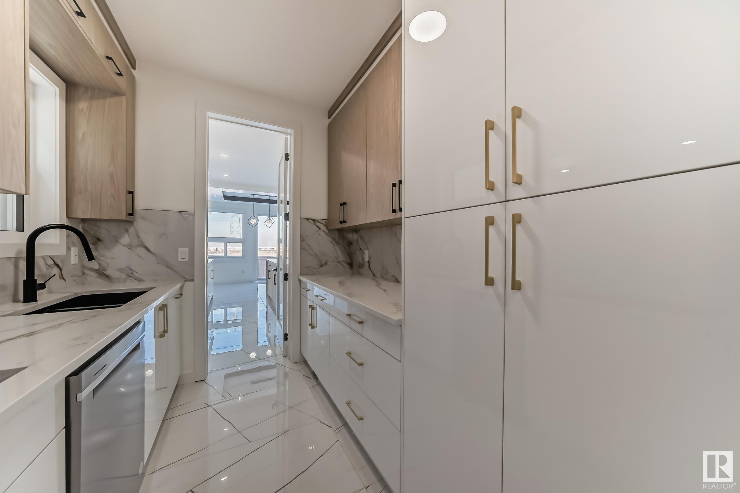      2916 1 AV SW , Edmonton,  ,T6X 3E3 ;  Listing Number: MLS E4414694