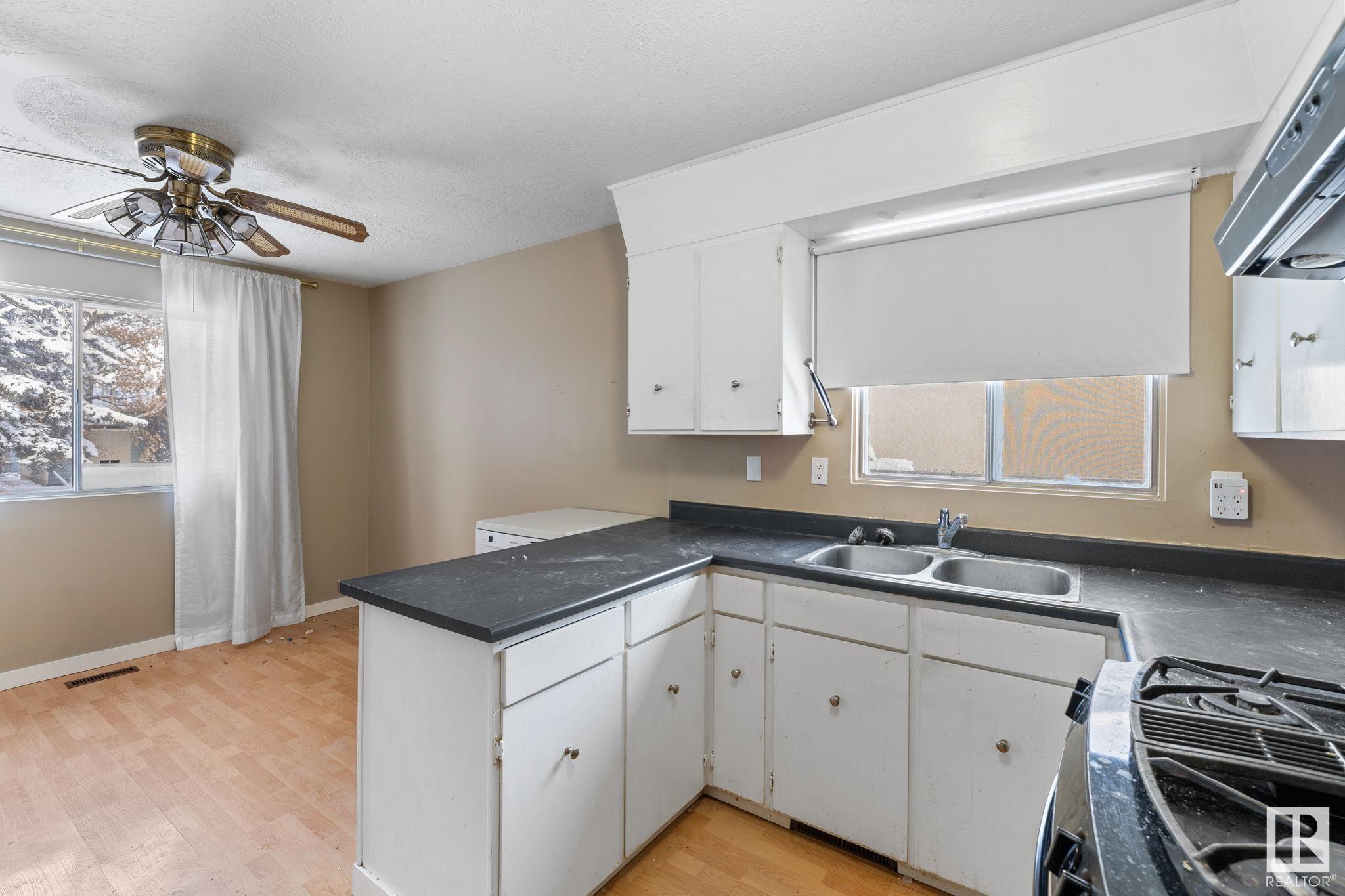      28 Manor DR , Spruce Grove,  ,T7X 2G8 ;  Listing Number: MLS E4414722