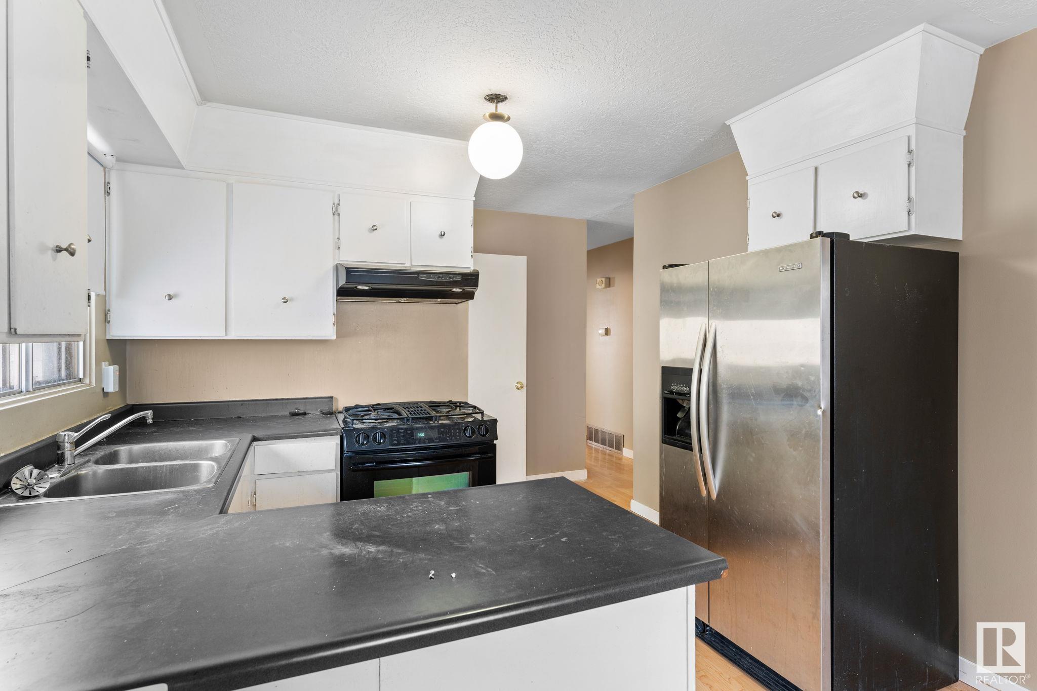      28 Manor DR , Spruce Grove,  ,T7X 2G8 ;  Listing Number: MLS E4414722