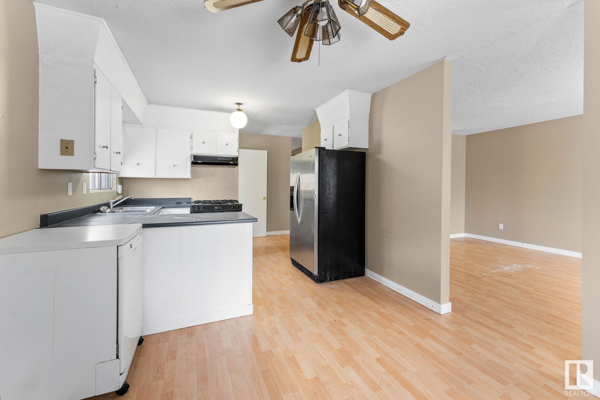      28 Manor DR , Spruce Grove,  ,T7X 2G8 ;  Listing Number: MLS E4414722