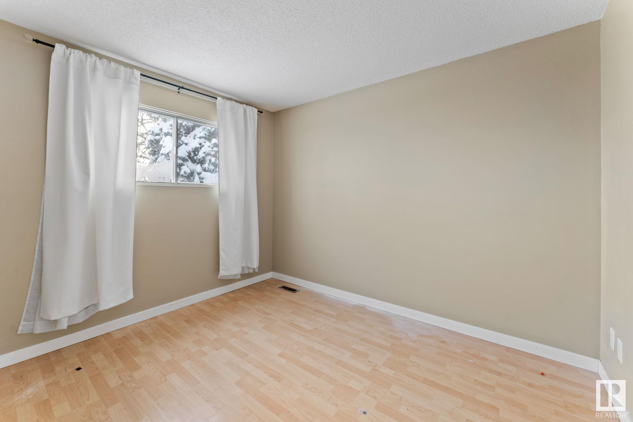      28 Manor DR , Spruce Grove,  ,T7X 2G8 ;  Listing Number: MLS E4414722