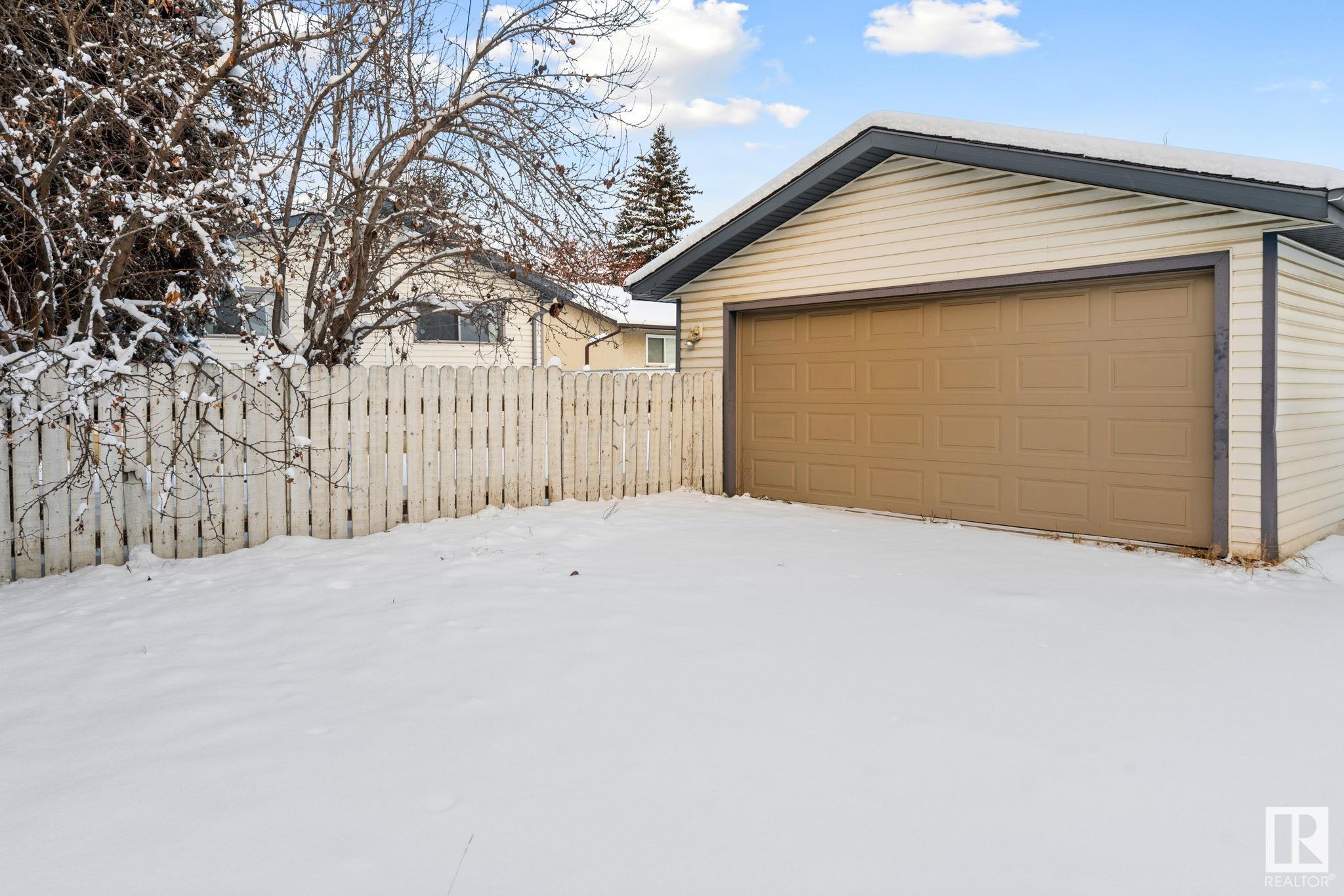      28 Manor DR , Spruce Grove,  ,T7X 2G8 ;  Listing Number: MLS E4414722