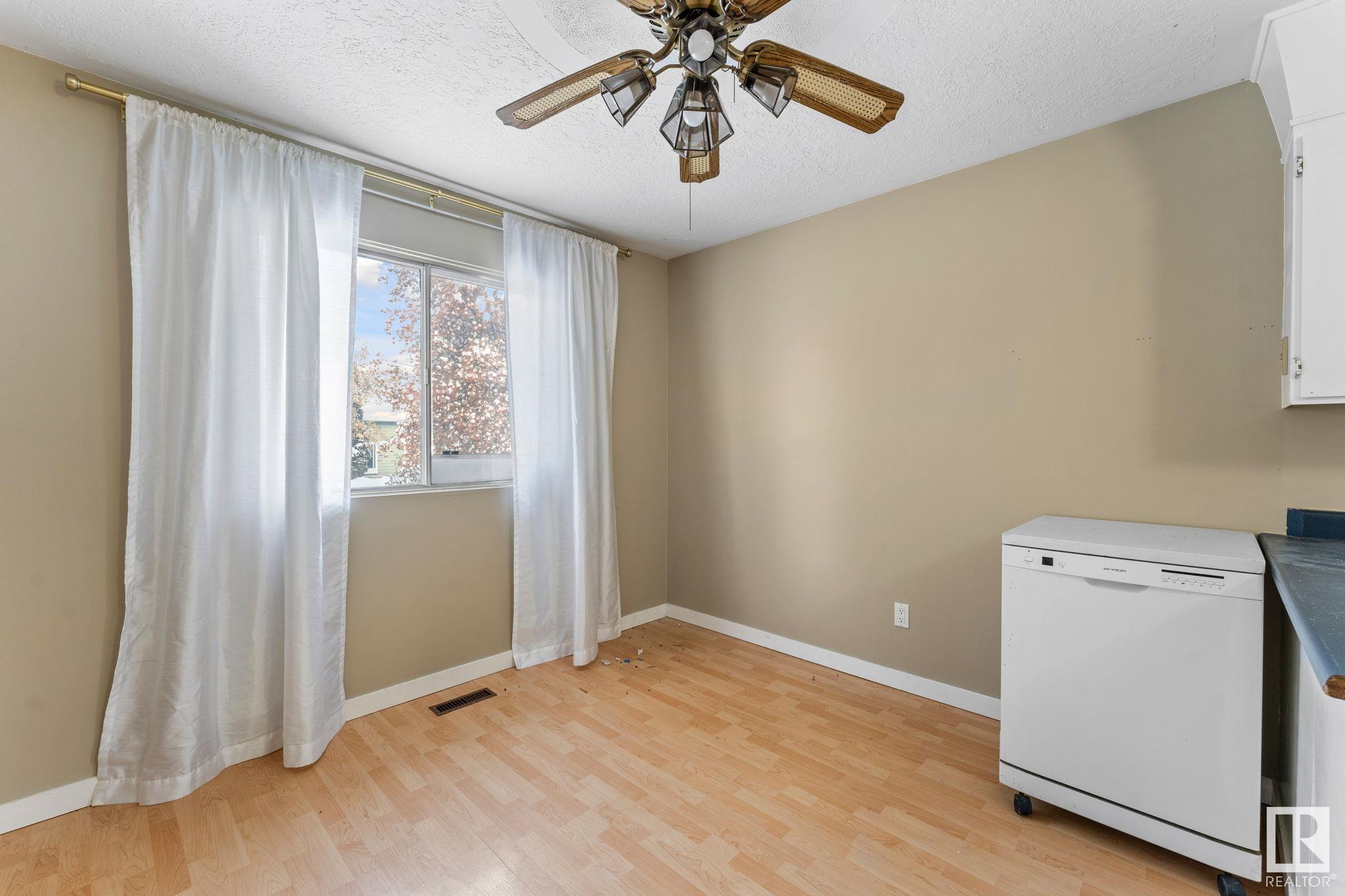      28 Manor DR , Spruce Grove,  ,T7X 2G8 ;  Listing Number: MLS E4414722