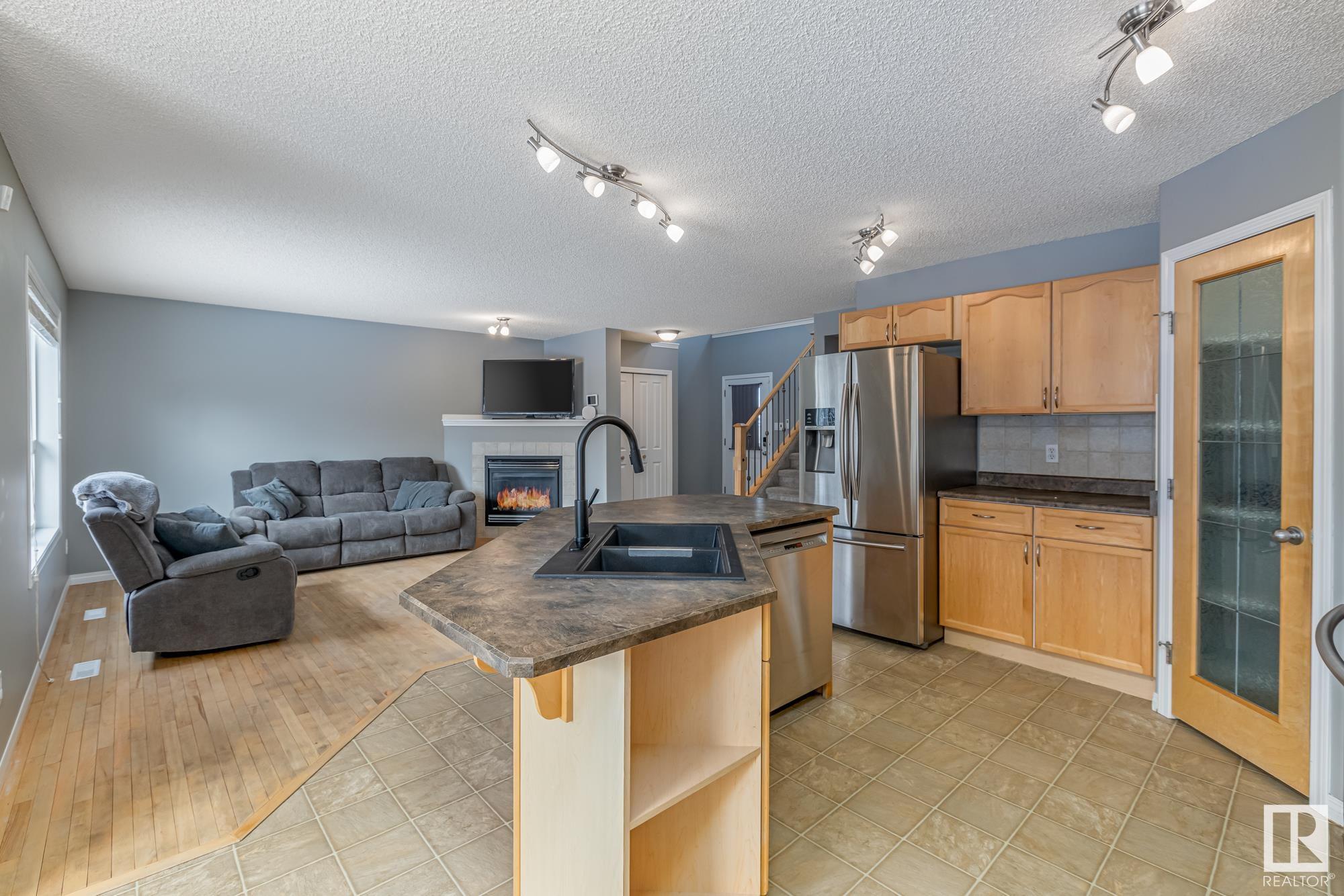      33 CREEKSIDE CL , Spruce Grove,  ,T7X 4N9 ;  Listing Number: MLS E4414731